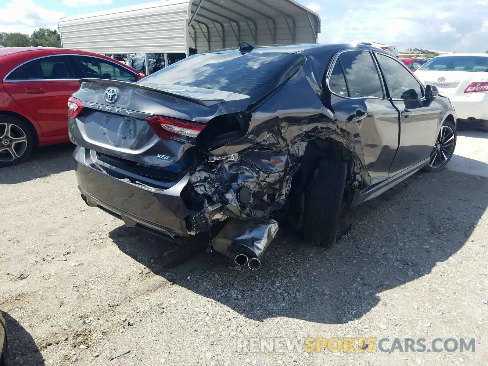 4 Photograph of a damaged car 4T1B61HK3KU848576 TOYOTA CAMRY 2019