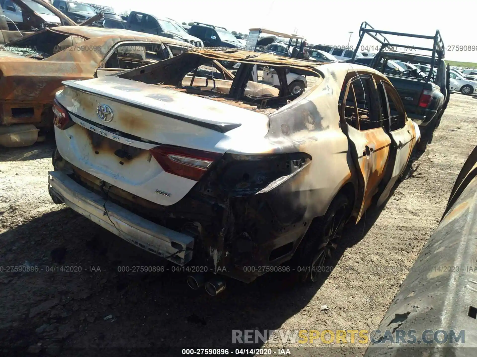 4 Photograph of a damaged car 4T1B61HK4KU166970 TOYOTA CAMRY 2019