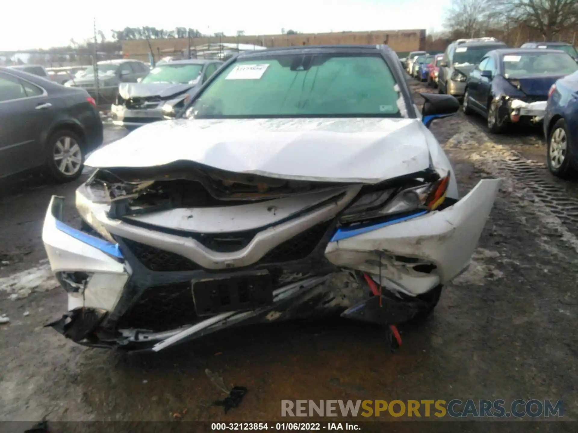 6 Photograph of a damaged car 4T1B61HK4KU175832 TOYOTA CAMRY 2019