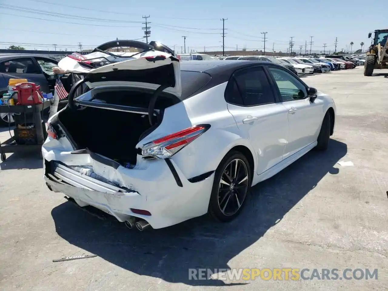 4 Photograph of a damaged car 4T1B61HK4KU179914 TOYOTA CAMRY 2019