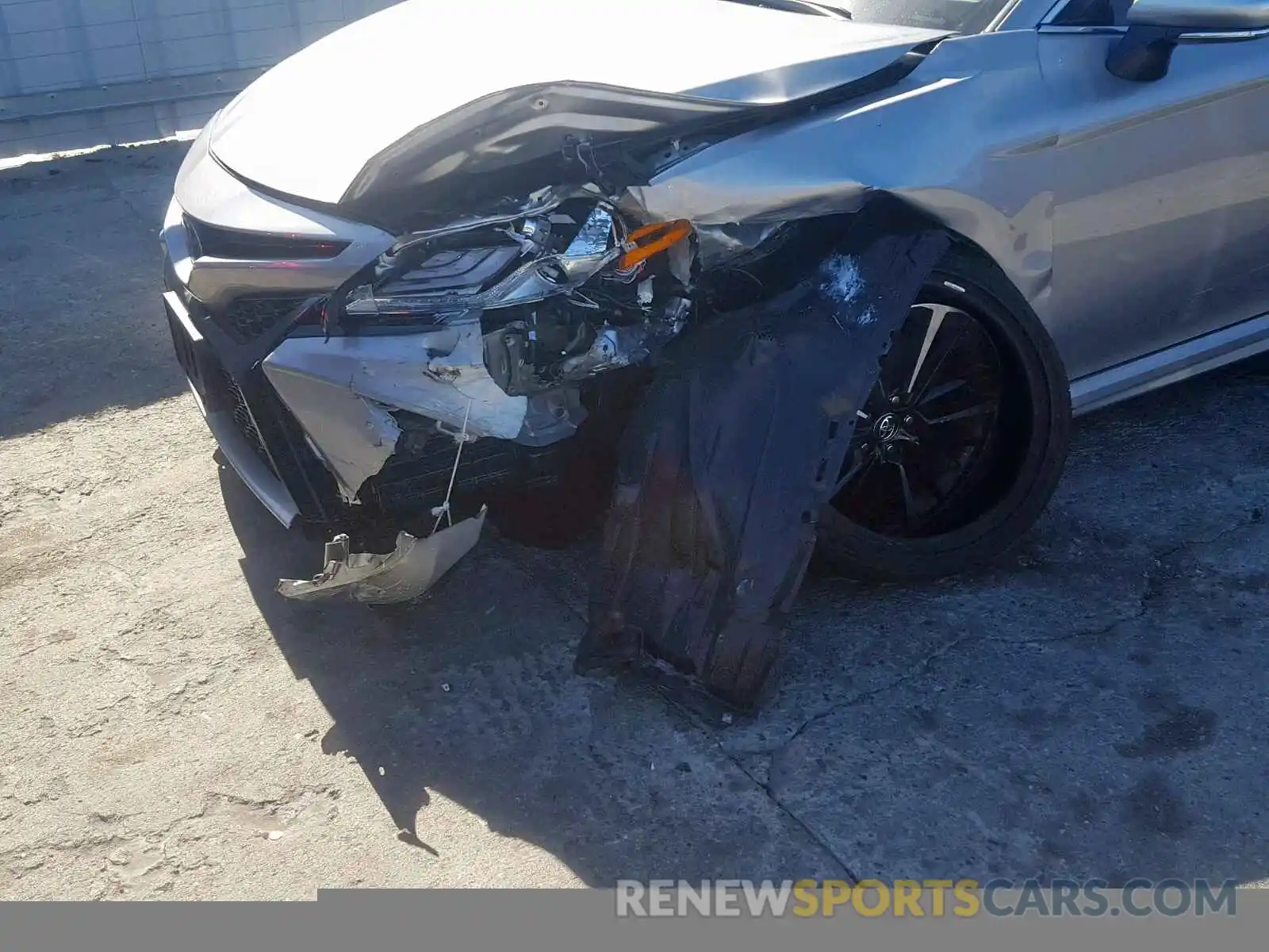 9 Photograph of a damaged car 4T1B61HK4KU196955 TOYOTA CAMRY 2019