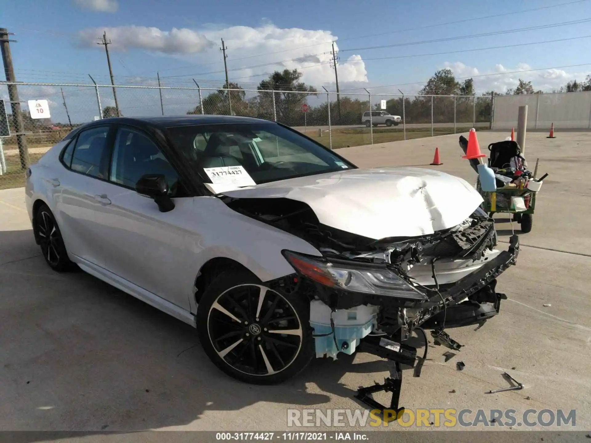 1 Photograph of a damaged car 4T1B61HK4KU204312 TOYOTA CAMRY 2019