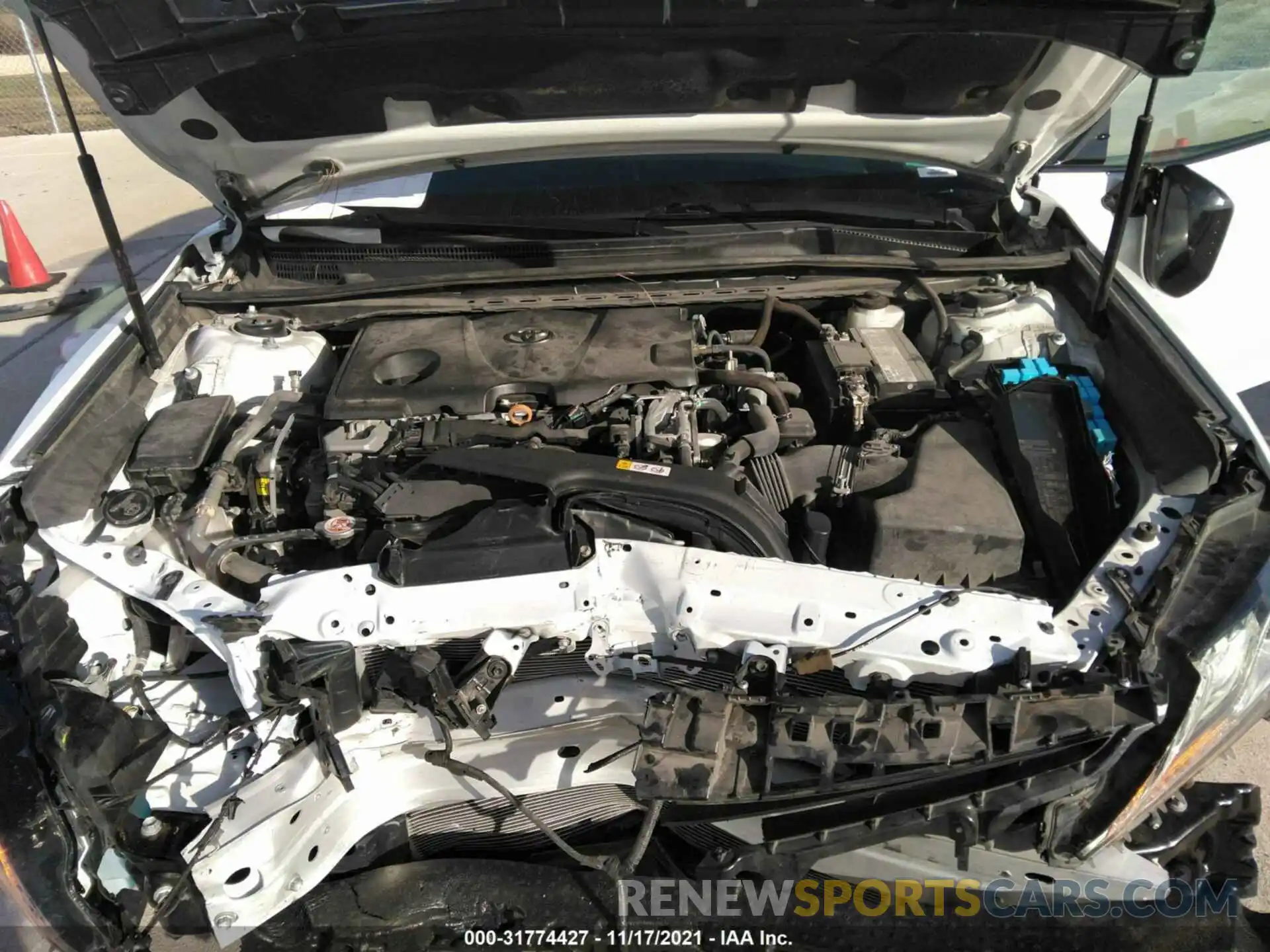 10 Photograph of a damaged car 4T1B61HK4KU204312 TOYOTA CAMRY 2019