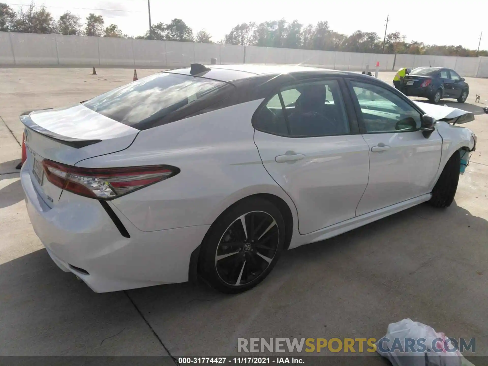 4 Photograph of a damaged car 4T1B61HK4KU204312 TOYOTA CAMRY 2019