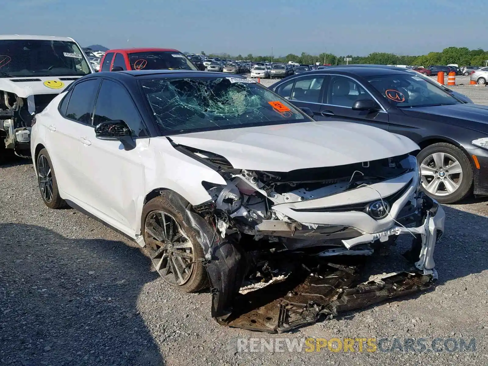 1 Photograph of a damaged car 4T1B61HK4KU208411 TOYOTA CAMRY 2019