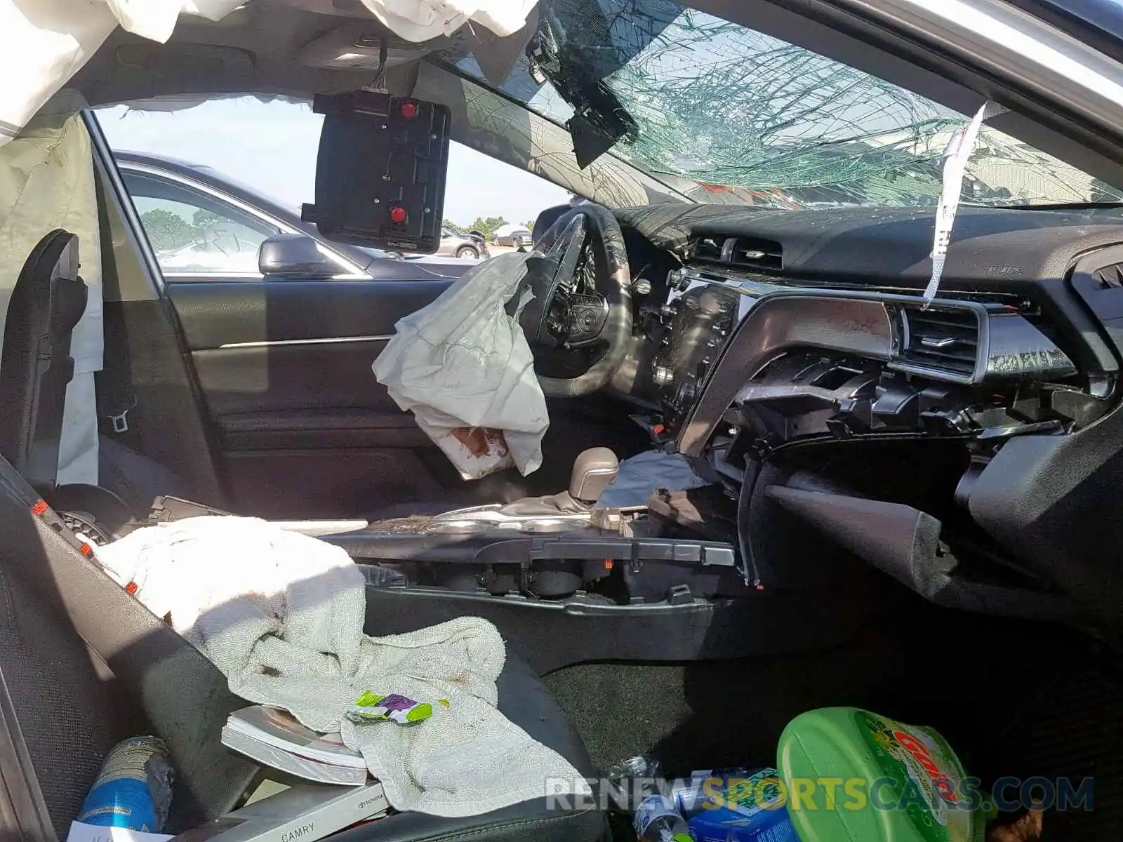 5 Photograph of a damaged car 4T1B61HK4KU208411 TOYOTA CAMRY 2019