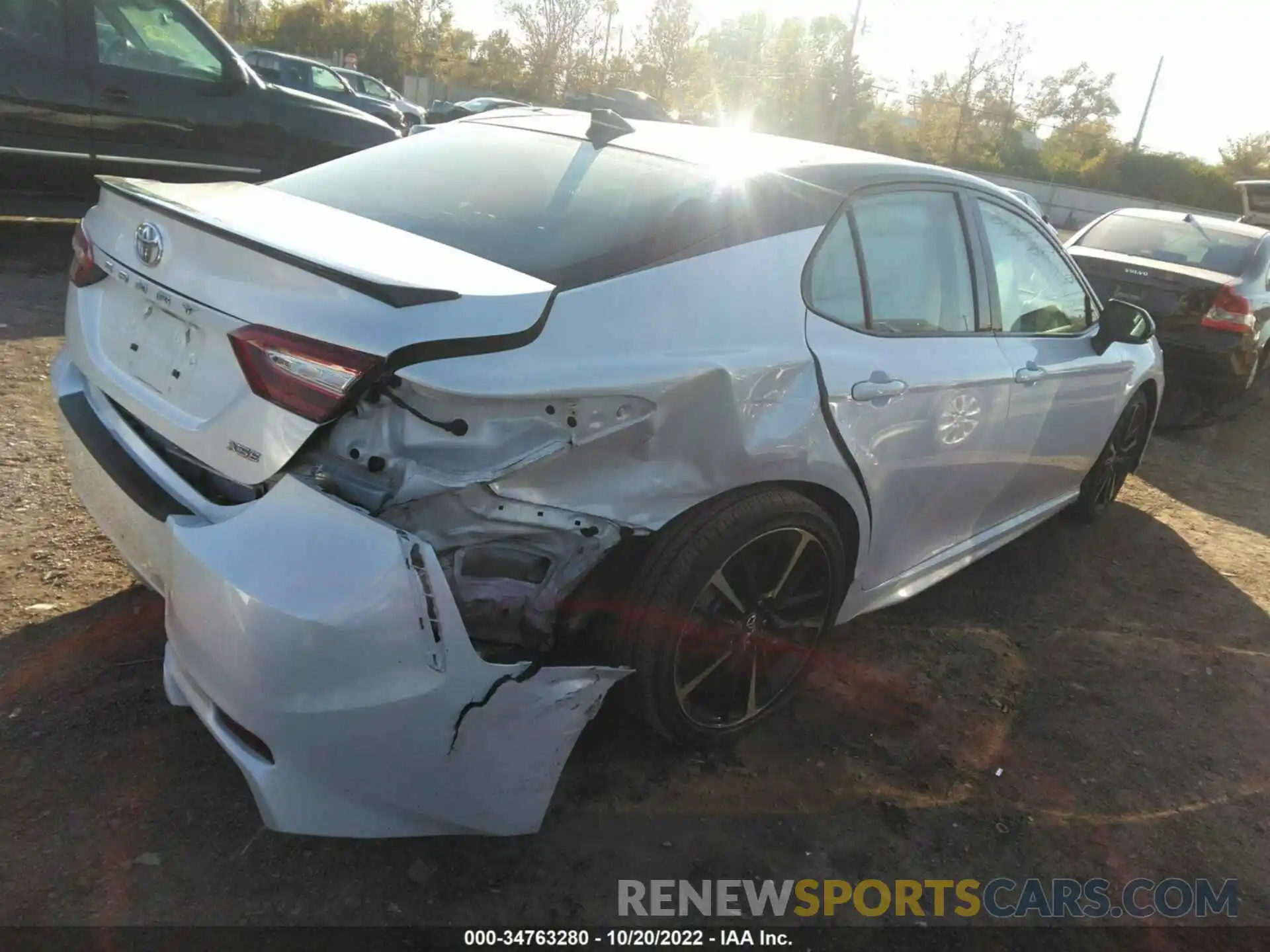 4 Photograph of a damaged car 4T1B61HK4KU208974 TOYOTA CAMRY 2019