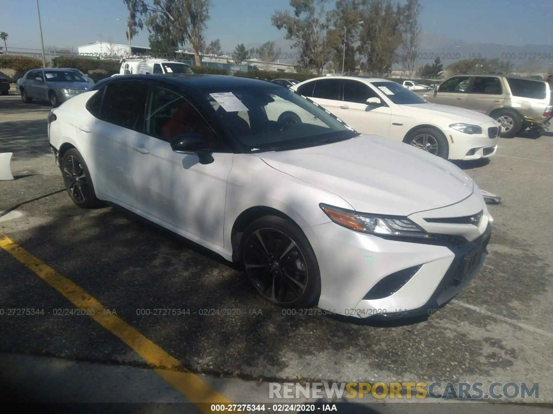 1 Photograph of a damaged car 4T1B61HK4KU211339 TOYOTA CAMRY 2019