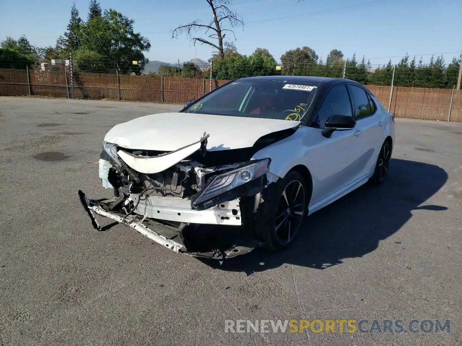 2 Photograph of a damaged car 4T1B61HK4KU220185 TOYOTA CAMRY 2019