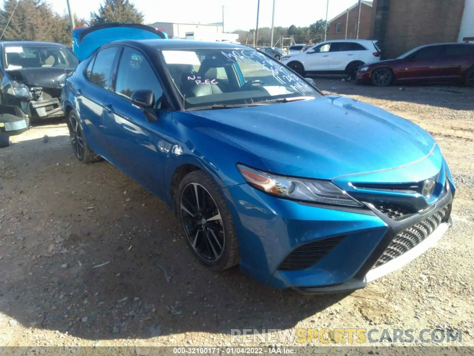 1 Photograph of a damaged car 4T1B61HK4KU233647 TOYOTA CAMRY 2019