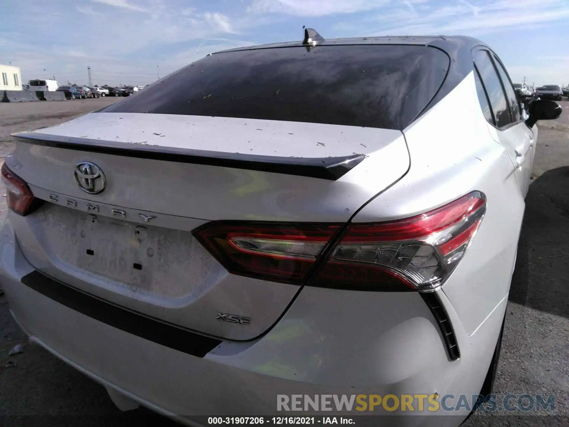 4 Photograph of a damaged car 4T1B61HK4KU251050 TOYOTA CAMRY 2019