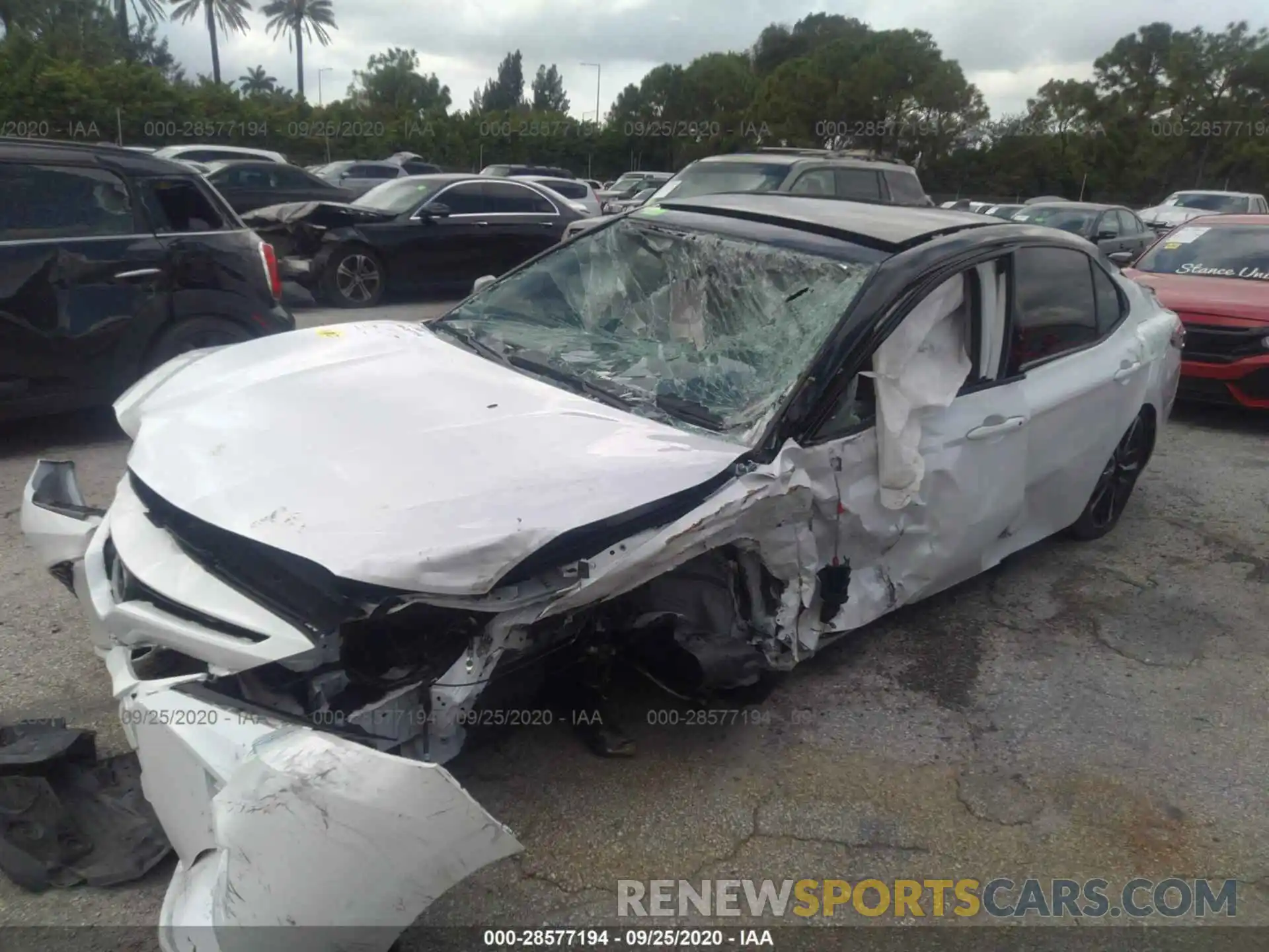 2 Photograph of a damaged car 4T1B61HK4KU254806 TOYOTA CAMRY 2019