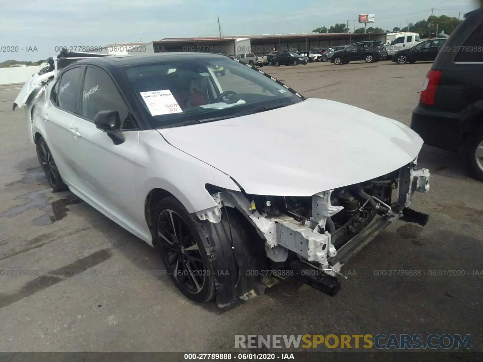 1 Photograph of a damaged car 4T1B61HK4KU261190 TOYOTA CAMRY 2019