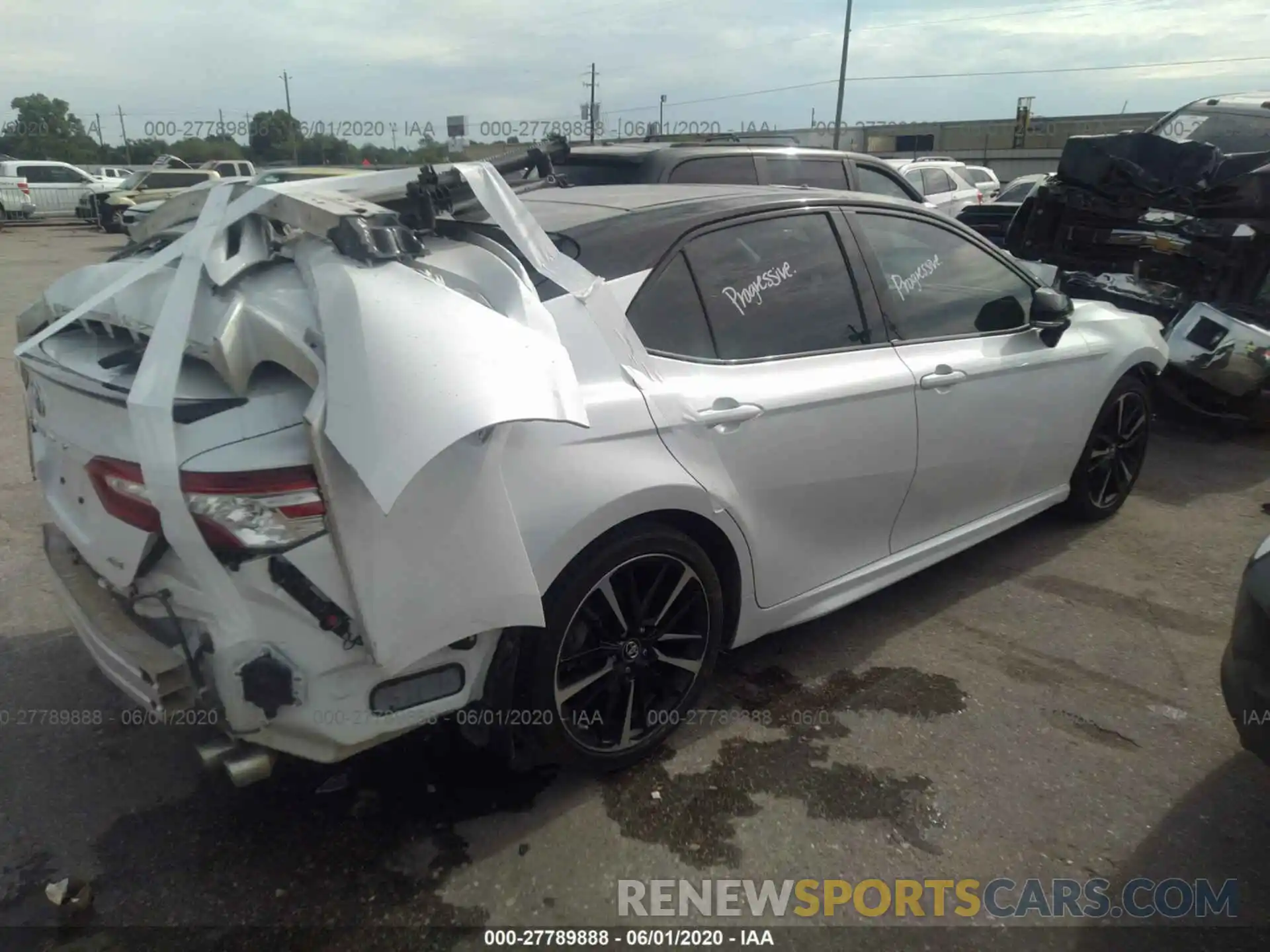 4 Photograph of a damaged car 4T1B61HK4KU261190 TOYOTA CAMRY 2019