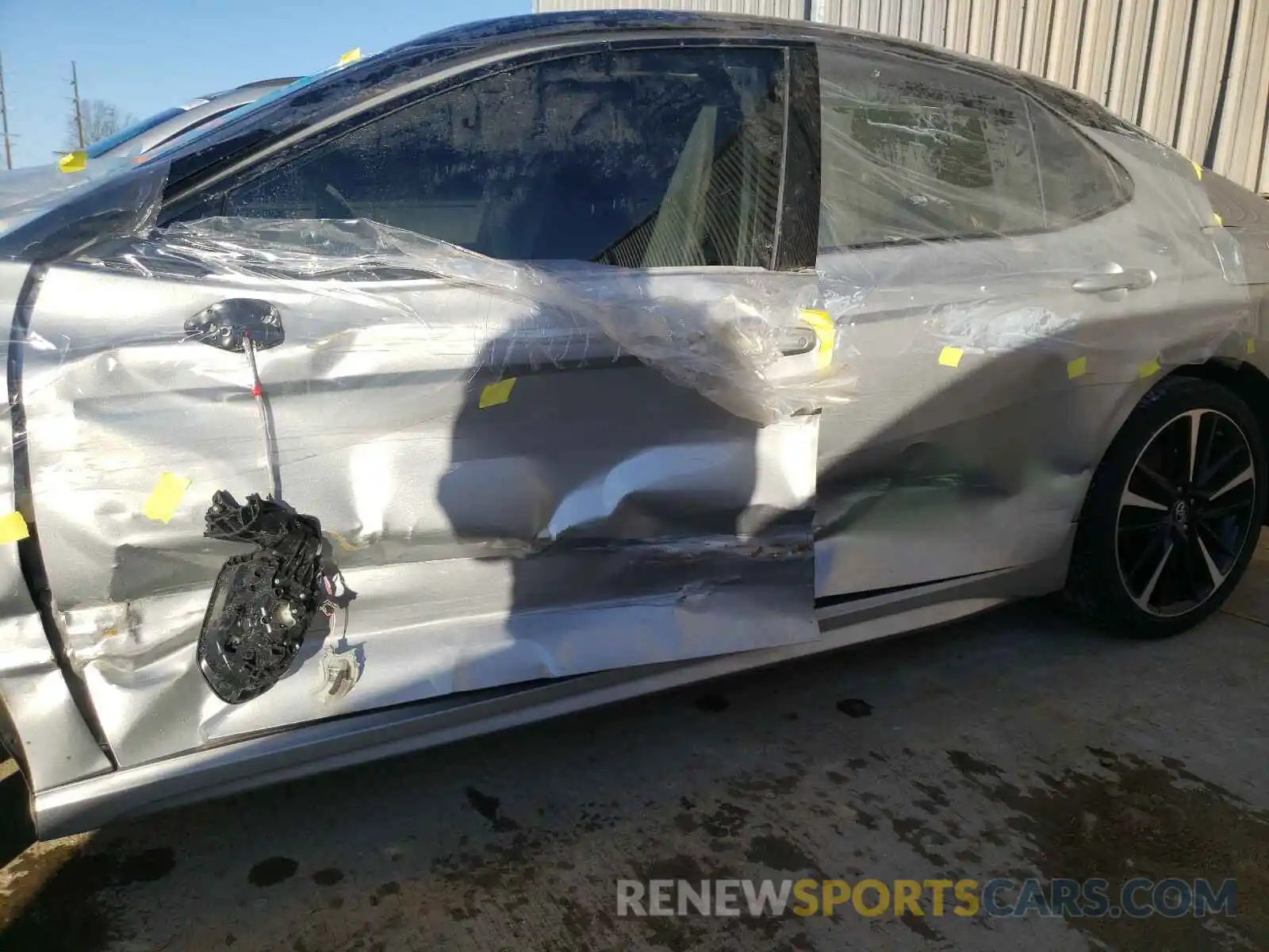 9 Photograph of a damaged car 4T1B61HK4KU264638 TOYOTA CAMRY 2019