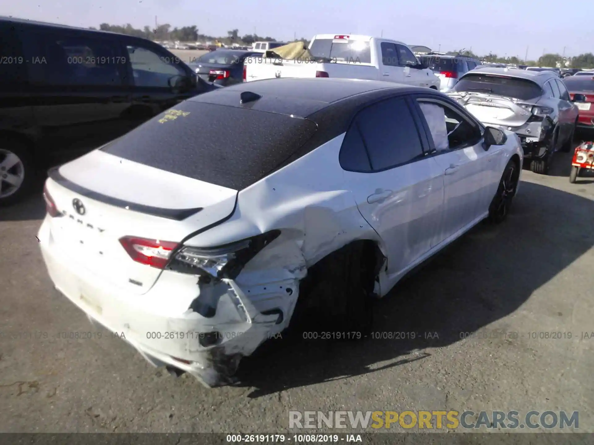 4 Photograph of a damaged car 4T1B61HK4KU274554 TOYOTA CAMRY 2019