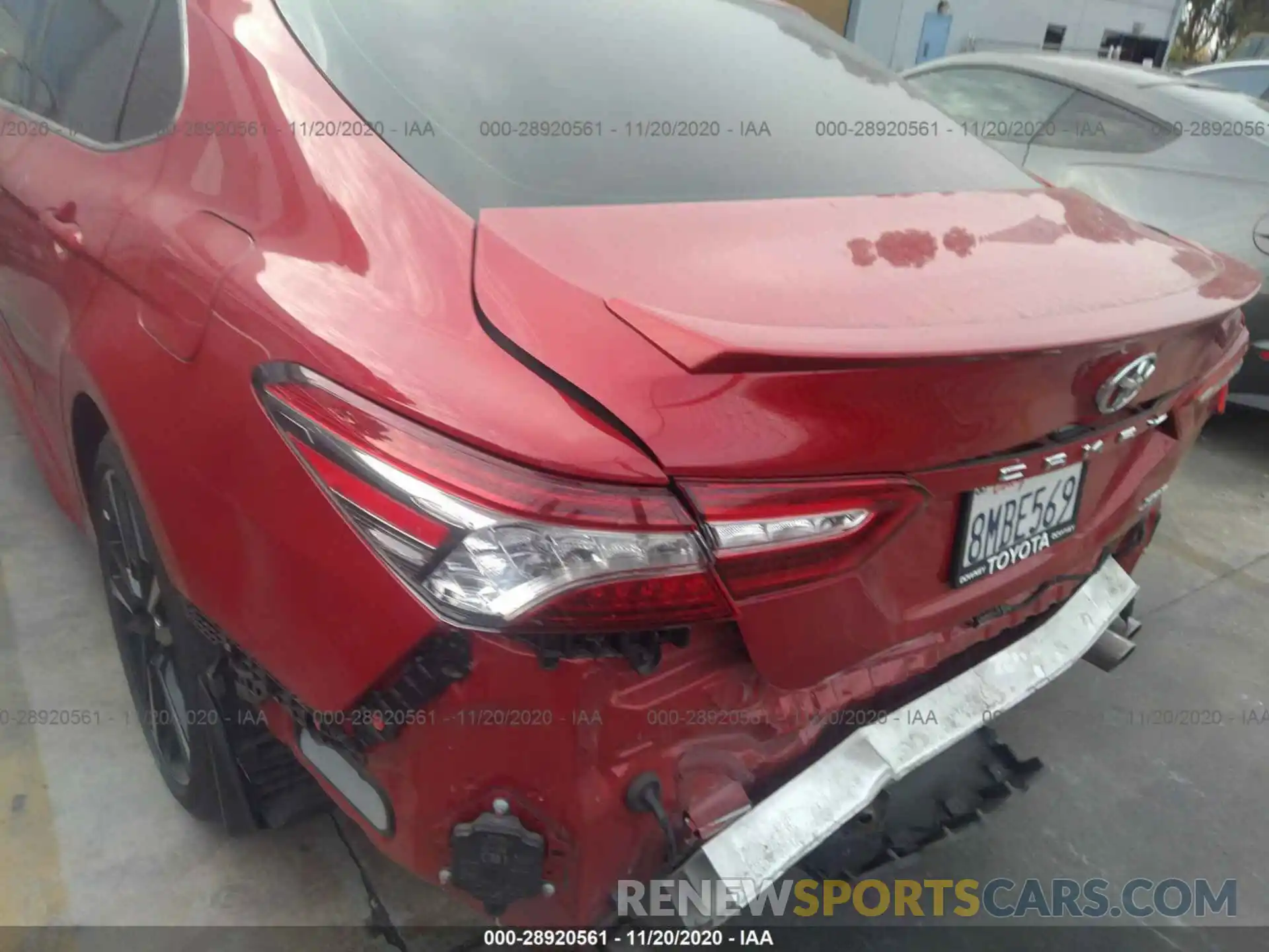 6 Photograph of a damaged car 4T1B61HK4KU281682 TOYOTA CAMRY 2019