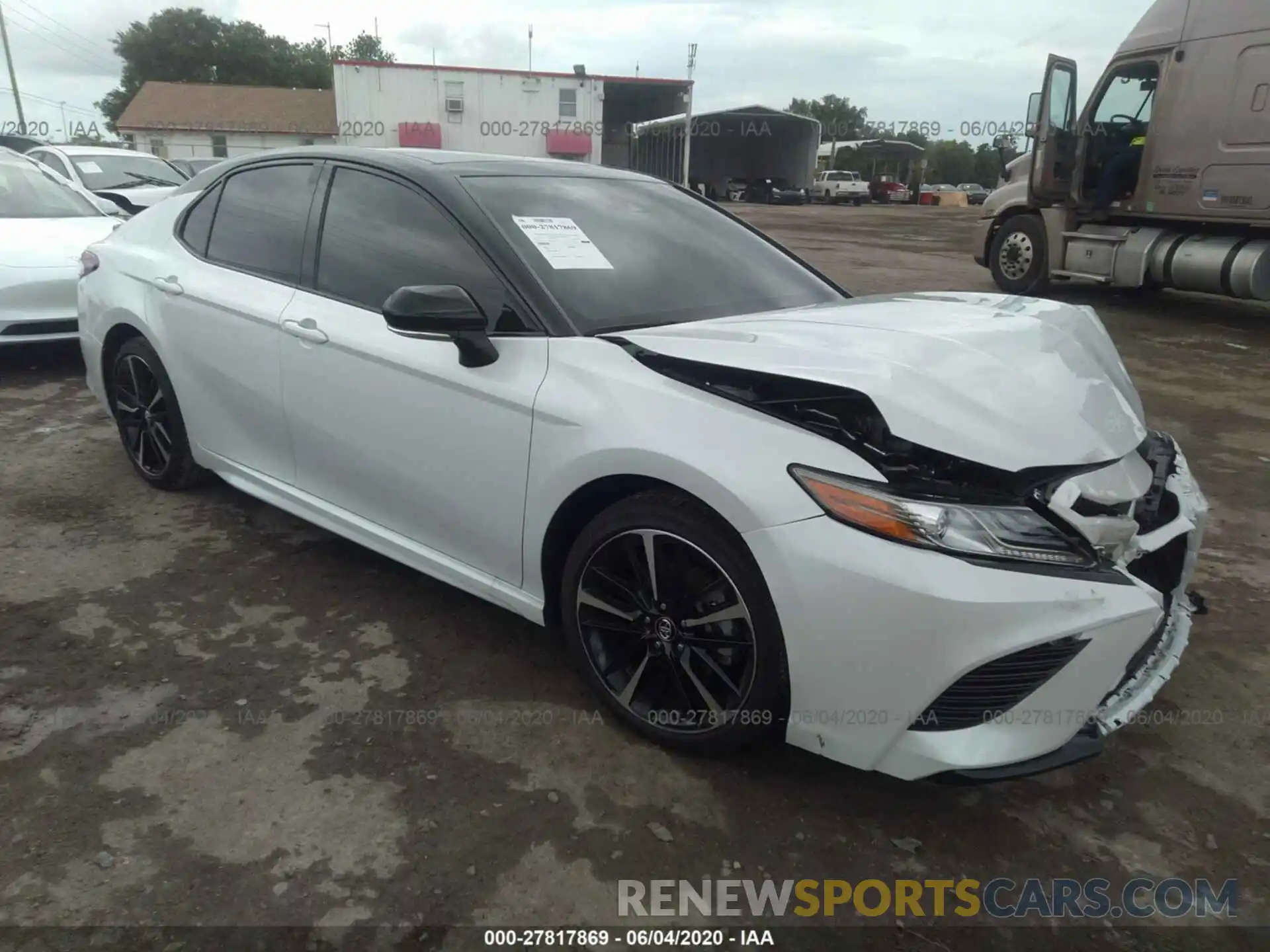 1 Photograph of a damaged car 4T1B61HK4KU283643 TOYOTA CAMRY 2019