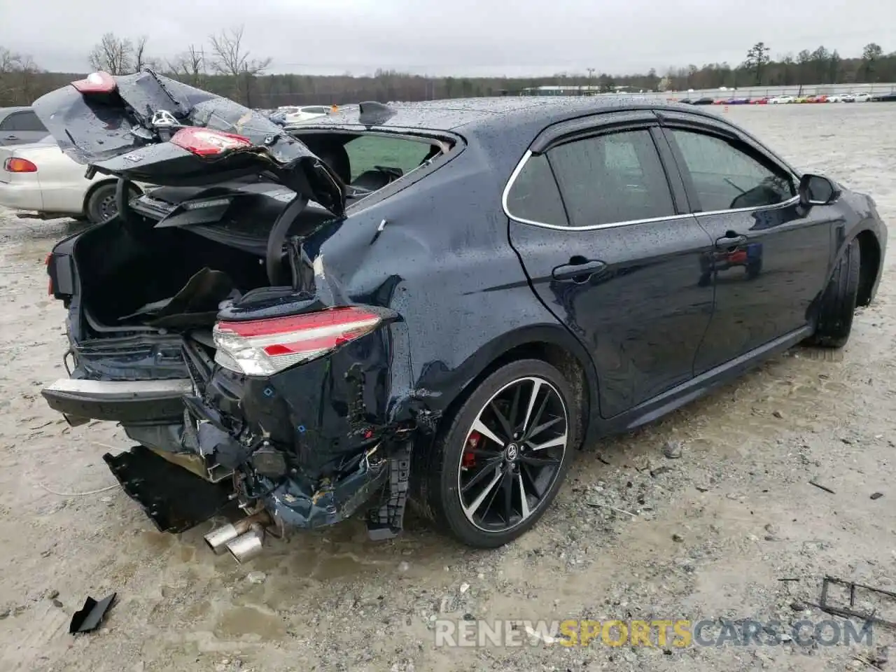 4 Photograph of a damaged car 4T1B61HK4KU286042 TOYOTA CAMRY 2019