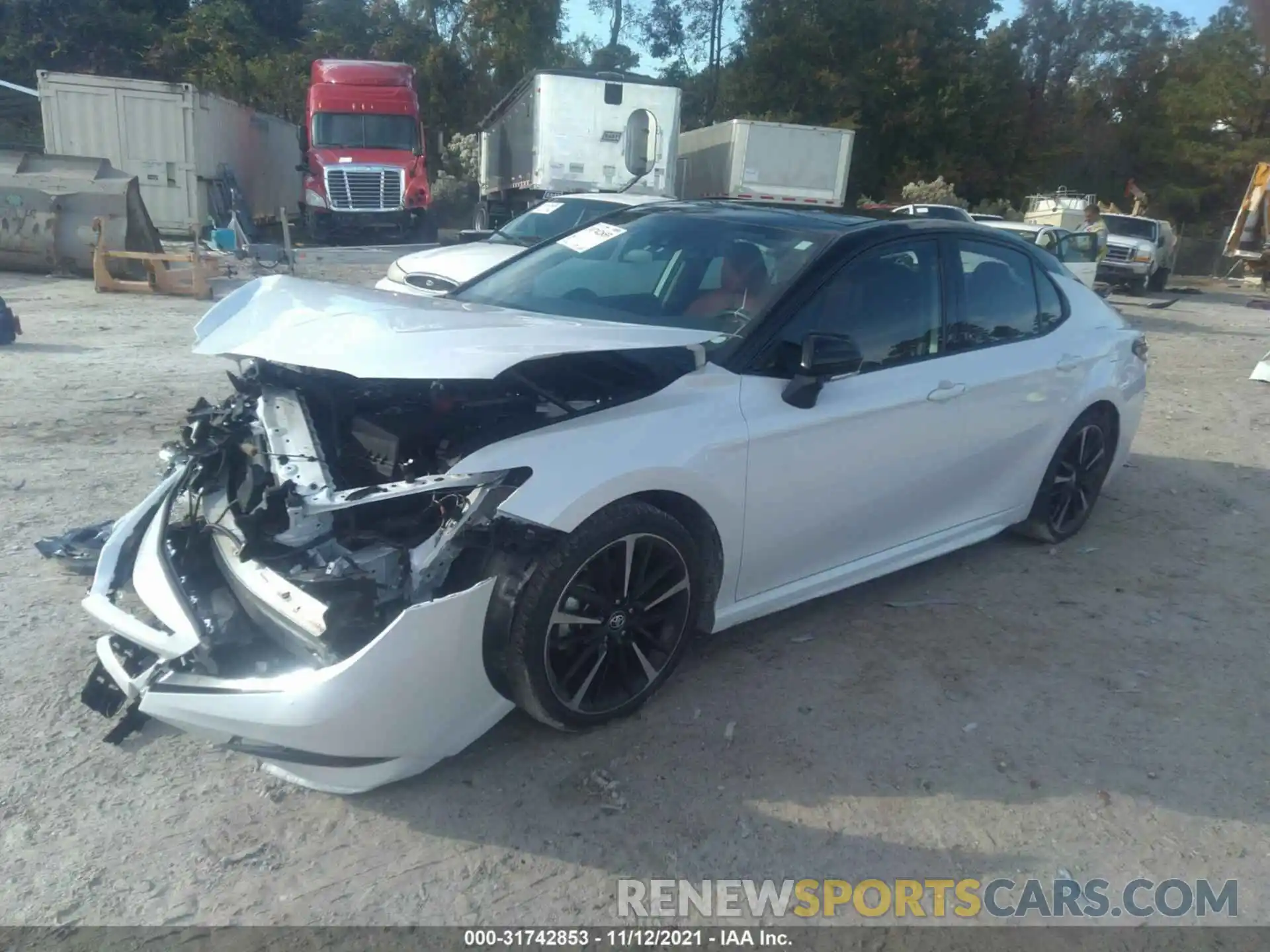 2 Photograph of a damaged car 4T1B61HK4KU289622 TOYOTA CAMRY 2019