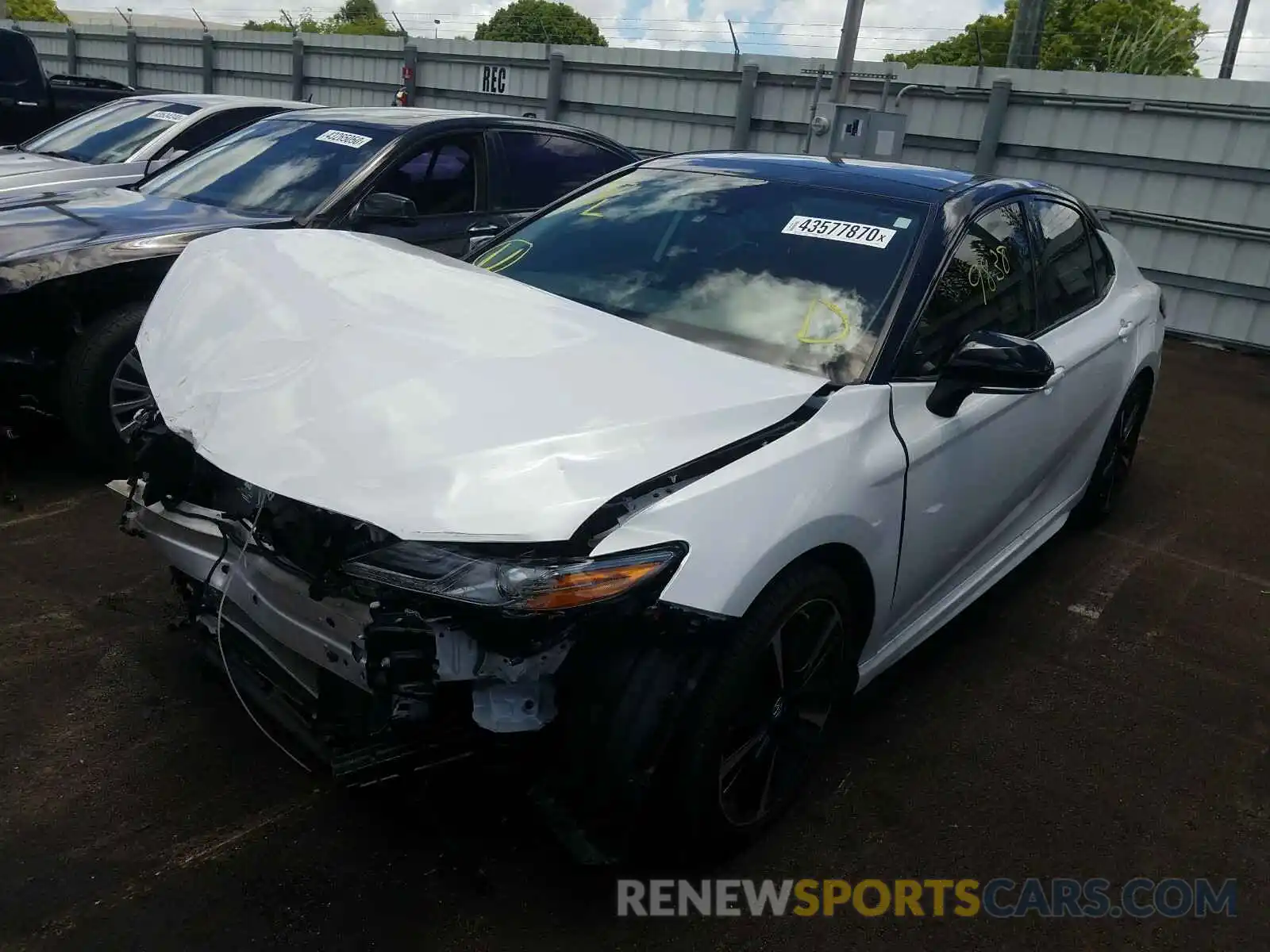 2 Photograph of a damaged car 4T1B61HK4KU292066 TOYOTA CAMRY 2019