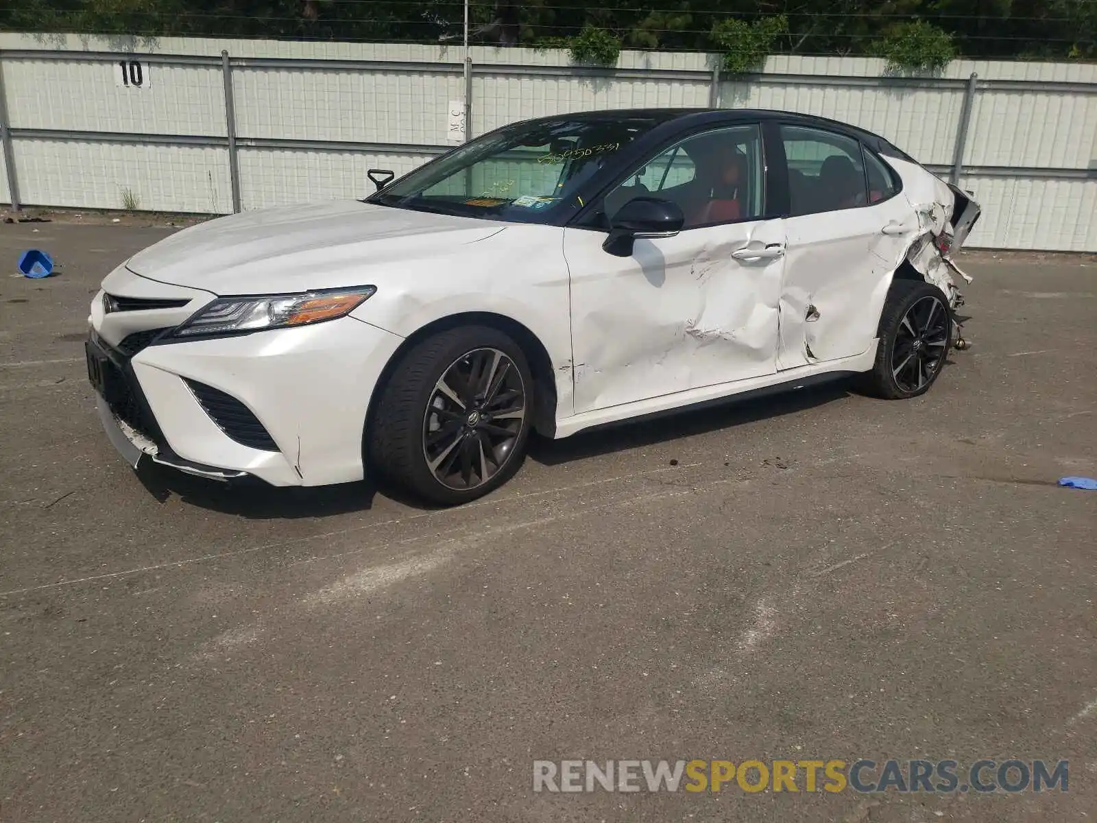 2 Photograph of a damaged car 4T1B61HK4KU292911 TOYOTA CAMRY 2019