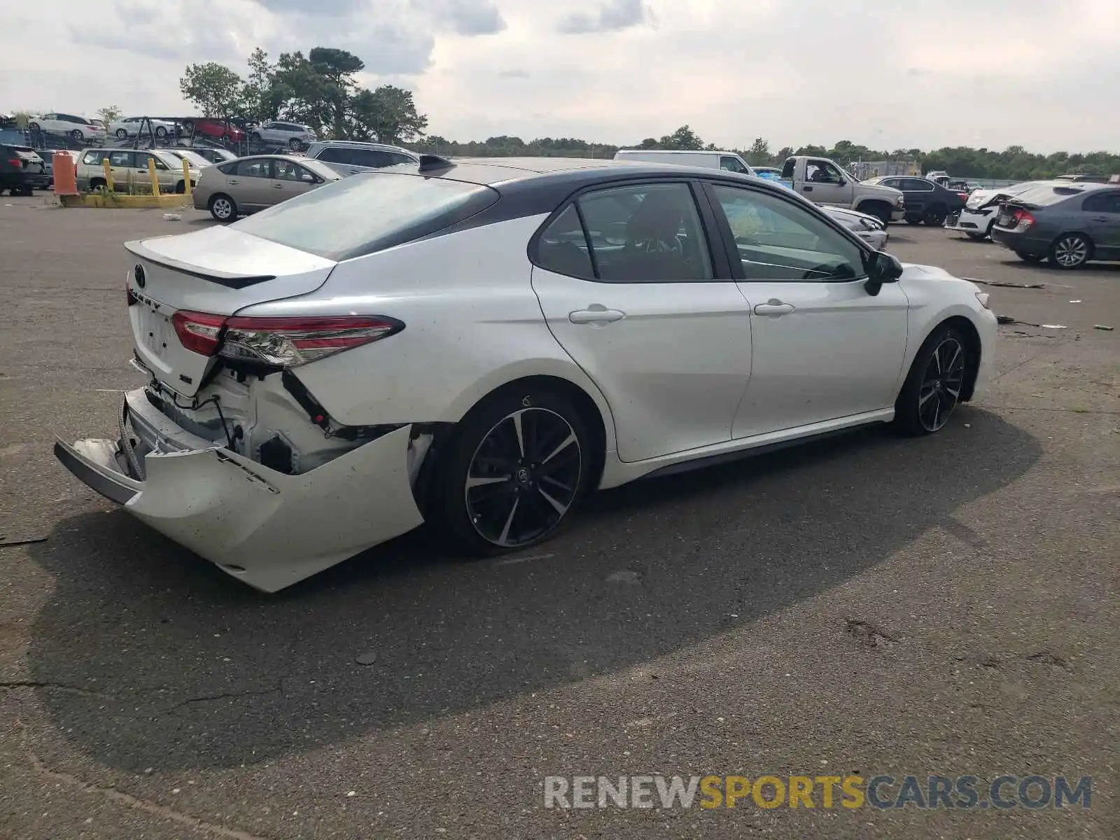 4 Photograph of a damaged car 4T1B61HK4KU292911 TOYOTA CAMRY 2019