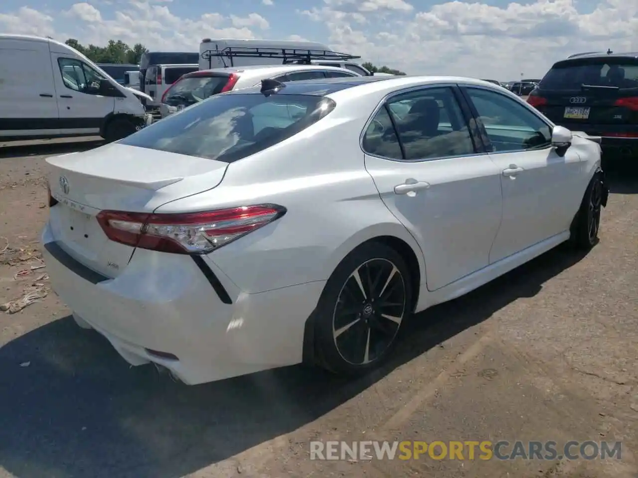 4 Photograph of a damaged car 4T1B61HK4KU696808 TOYOTA CAMRY 2019