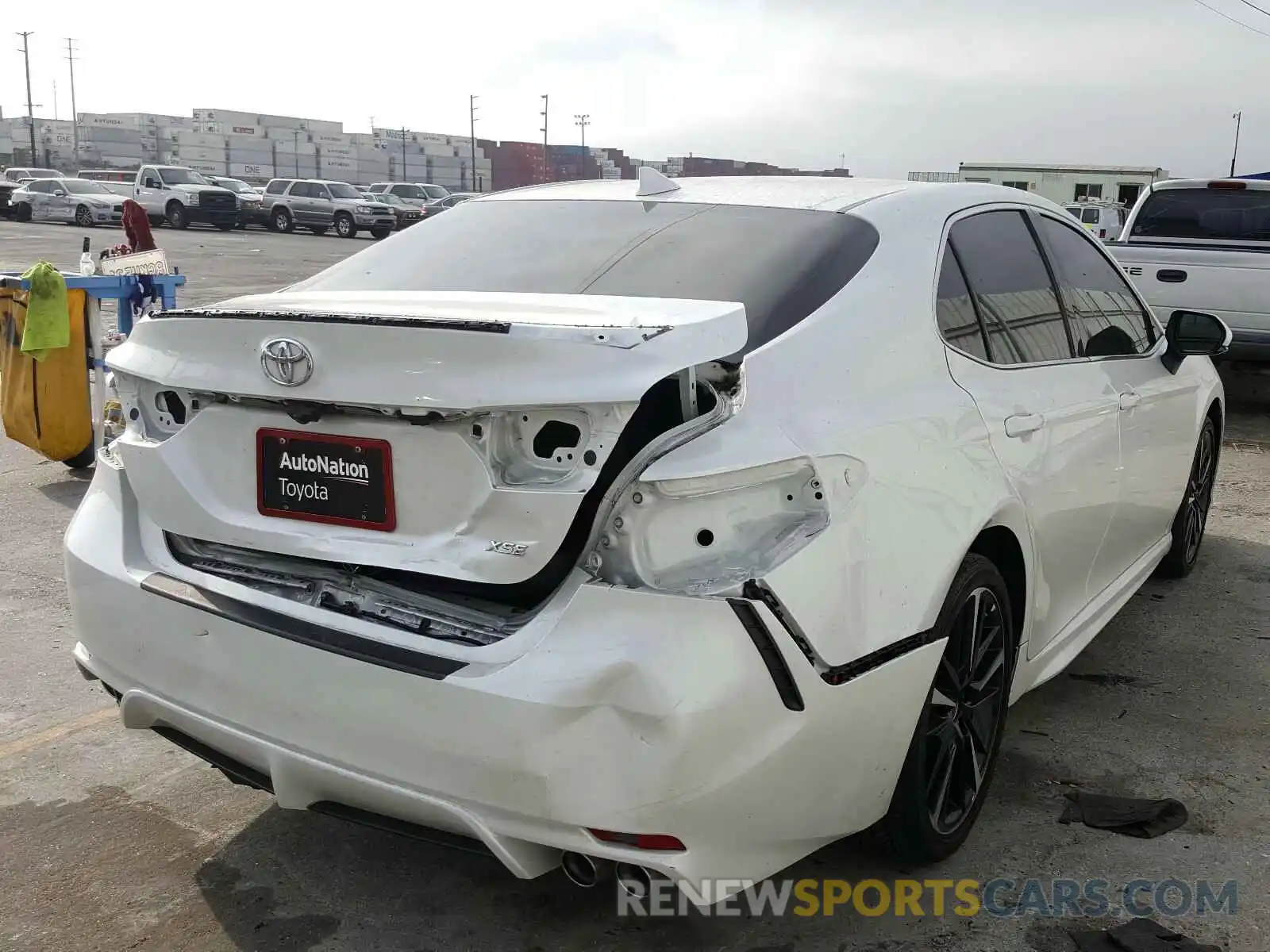 4 Photograph of a damaged car 4T1B61HK4KU704258 TOYOTA CAMRY 2019