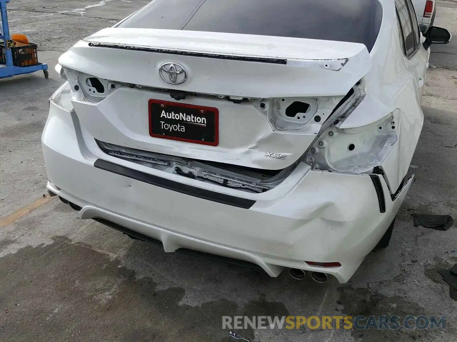 9 Photograph of a damaged car 4T1B61HK4KU704258 TOYOTA CAMRY 2019