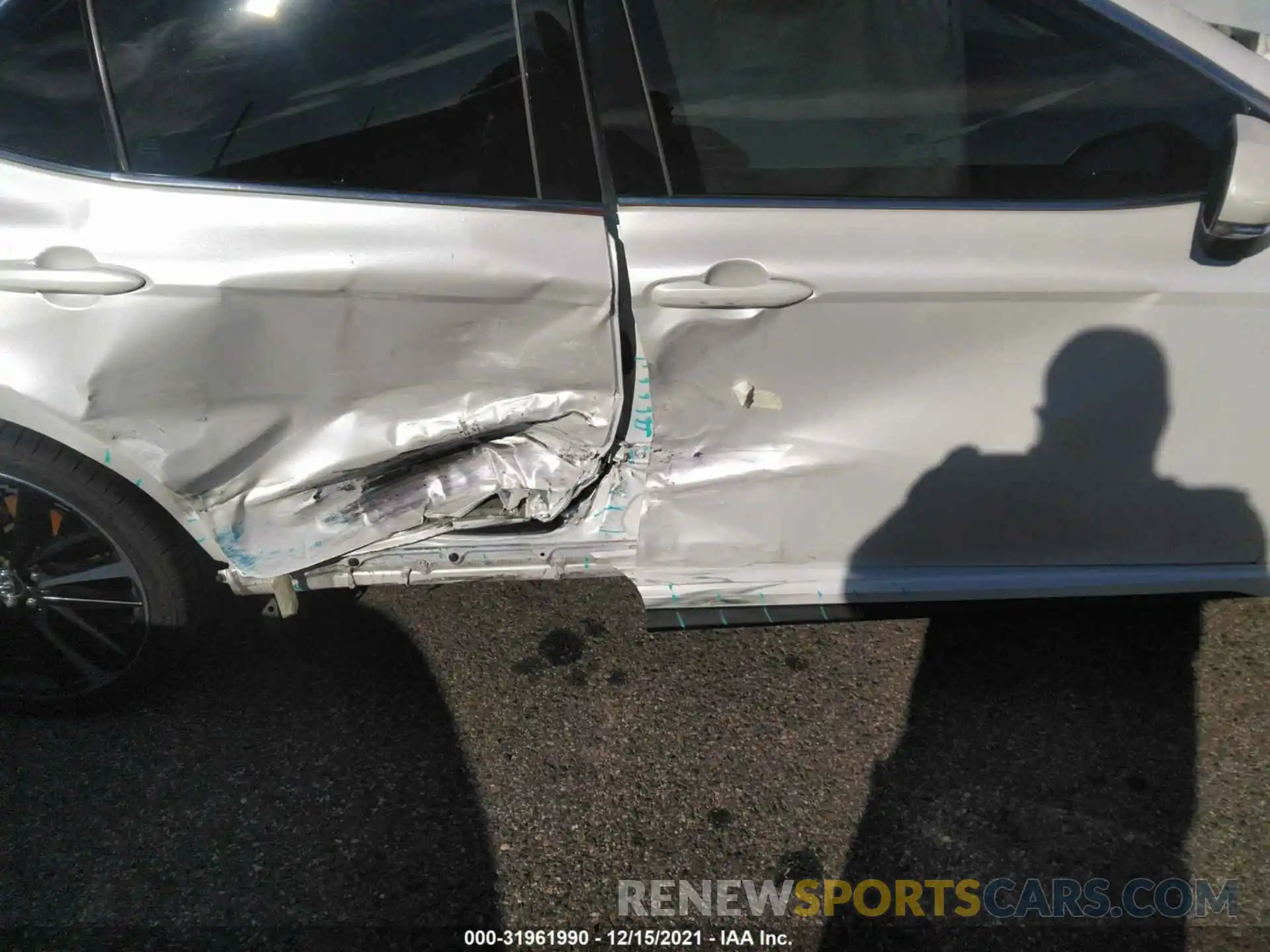 6 Photograph of a damaged car 4T1B61HK4KU706950 TOYOTA CAMRY 2019