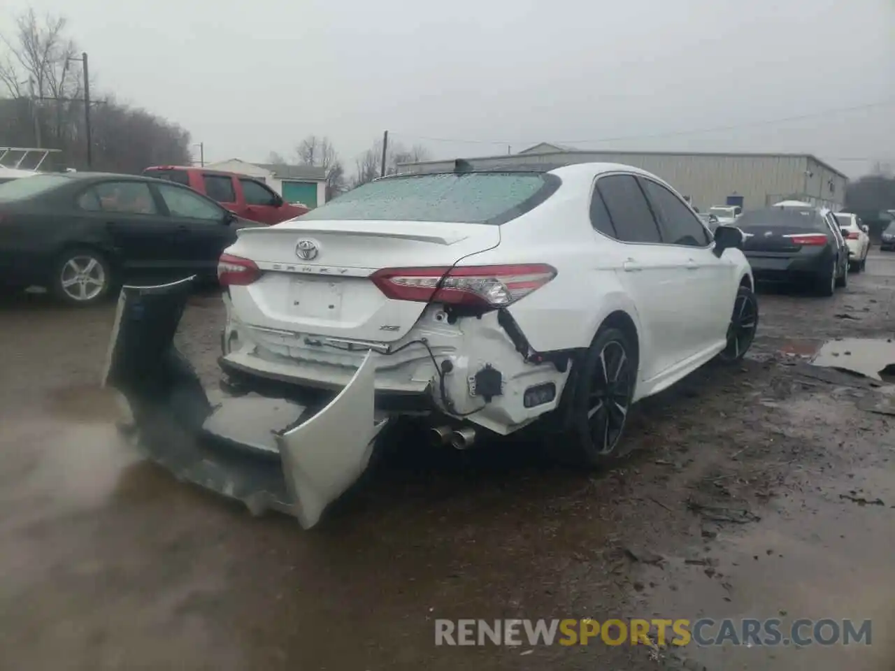 4 Photograph of a damaged car 4T1B61HK4KU722050 TOYOTA CAMRY 2019