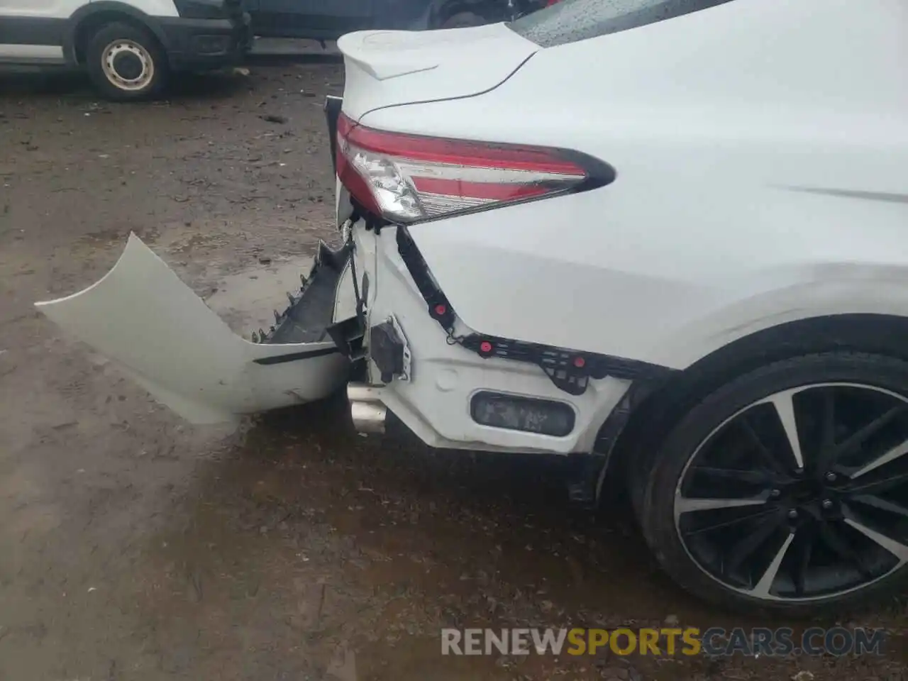 9 Photograph of a damaged car 4T1B61HK4KU722050 TOYOTA CAMRY 2019