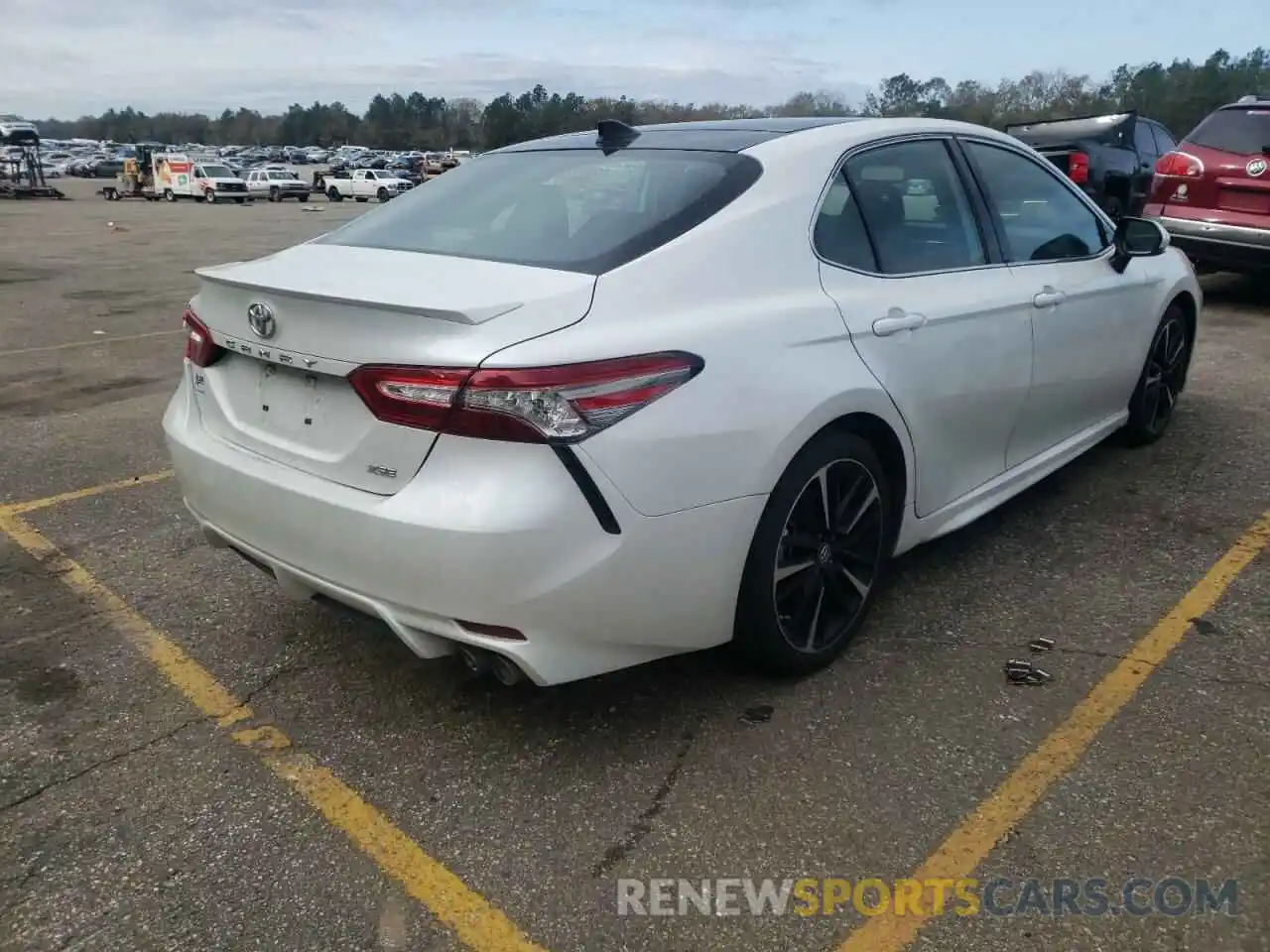 4 Photograph of a damaged car 4T1B61HK4KU746414 TOYOTA CAMRY 2019