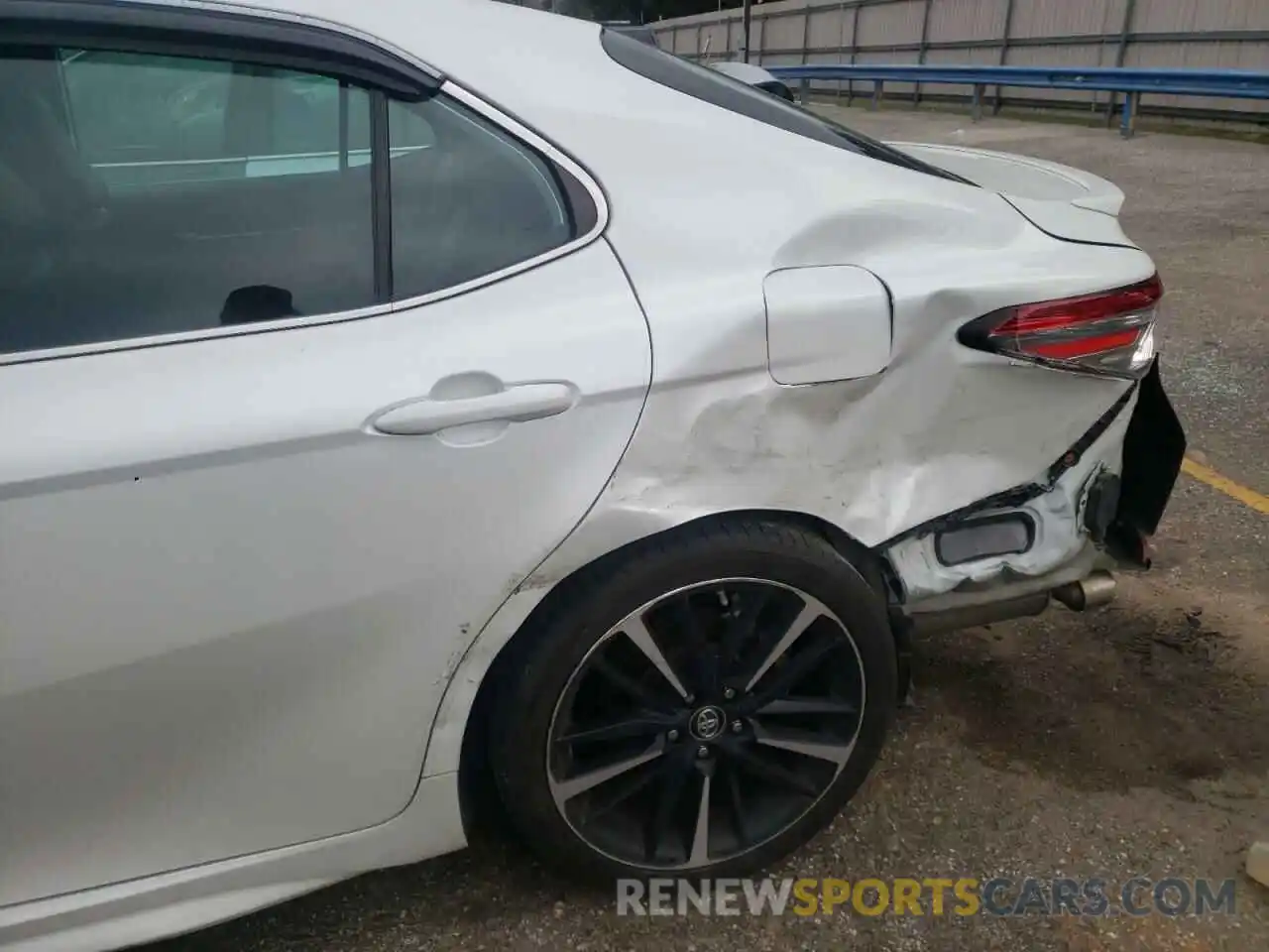 9 Photograph of a damaged car 4T1B61HK4KU746414 TOYOTA CAMRY 2019