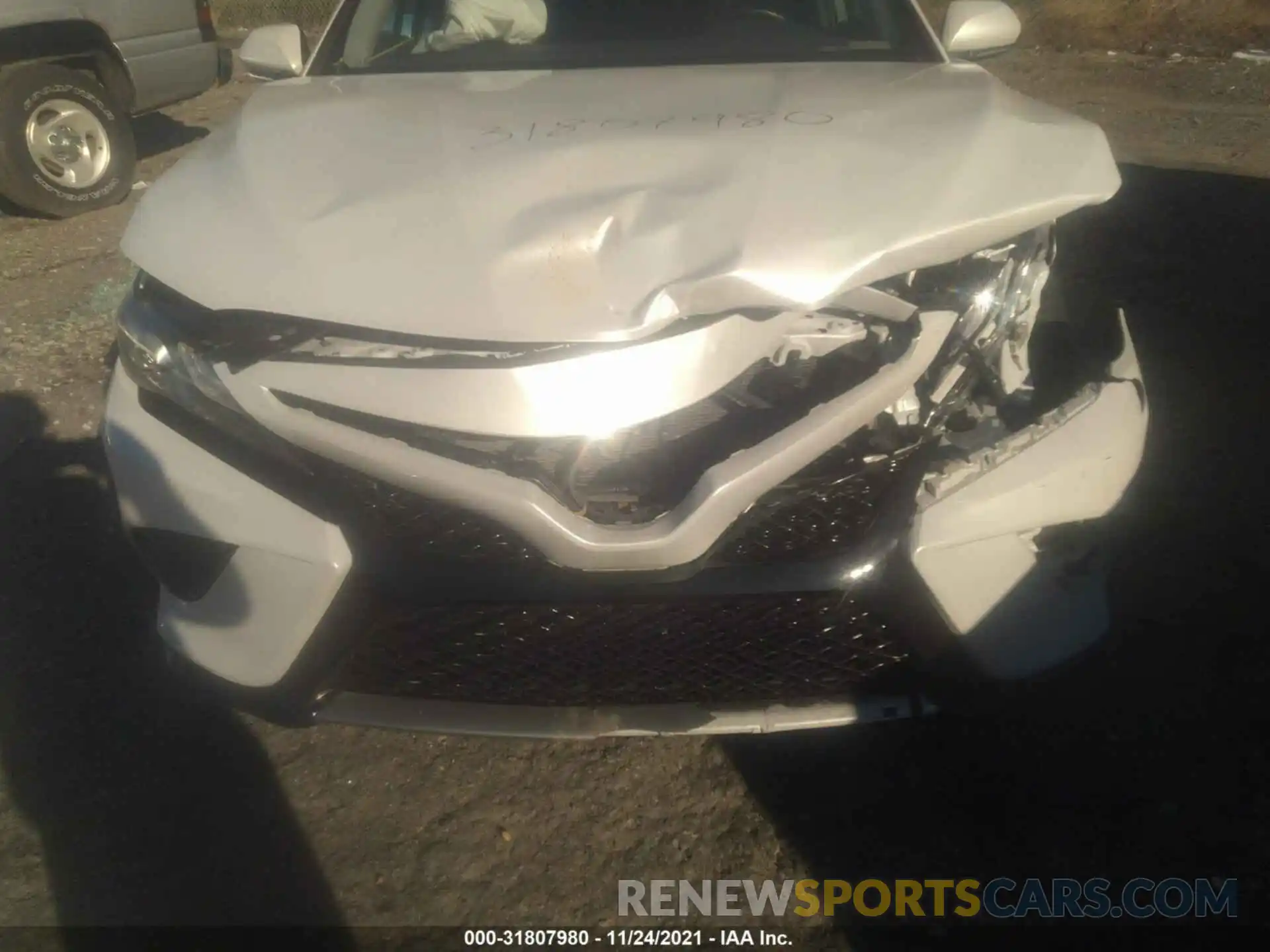 6 Photograph of a damaged car 4T1B61HK4KU755162 TOYOTA CAMRY 2019