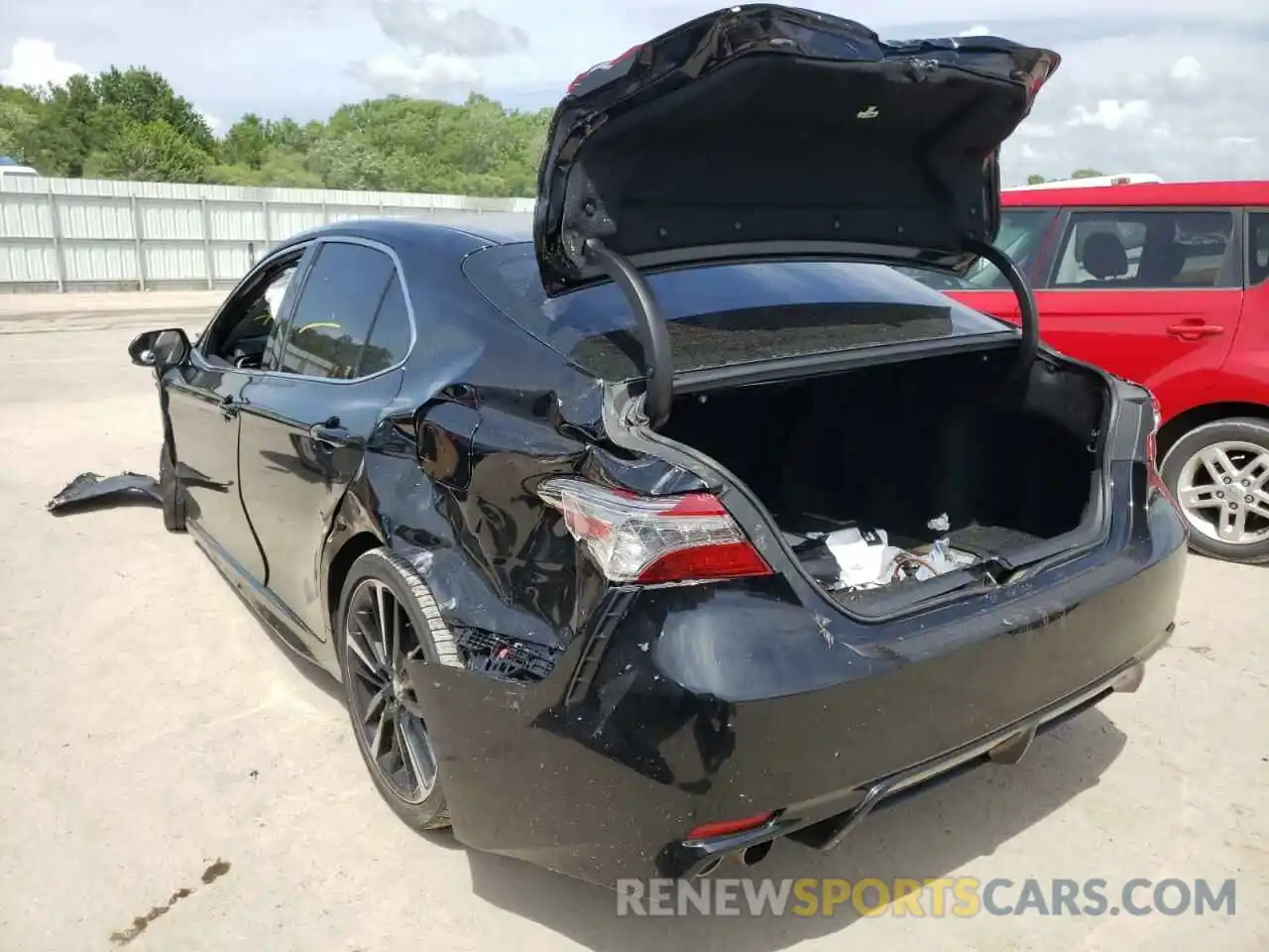 3 Photograph of a damaged car 4T1B61HK4KU784595 TOYOTA CAMRY 2019