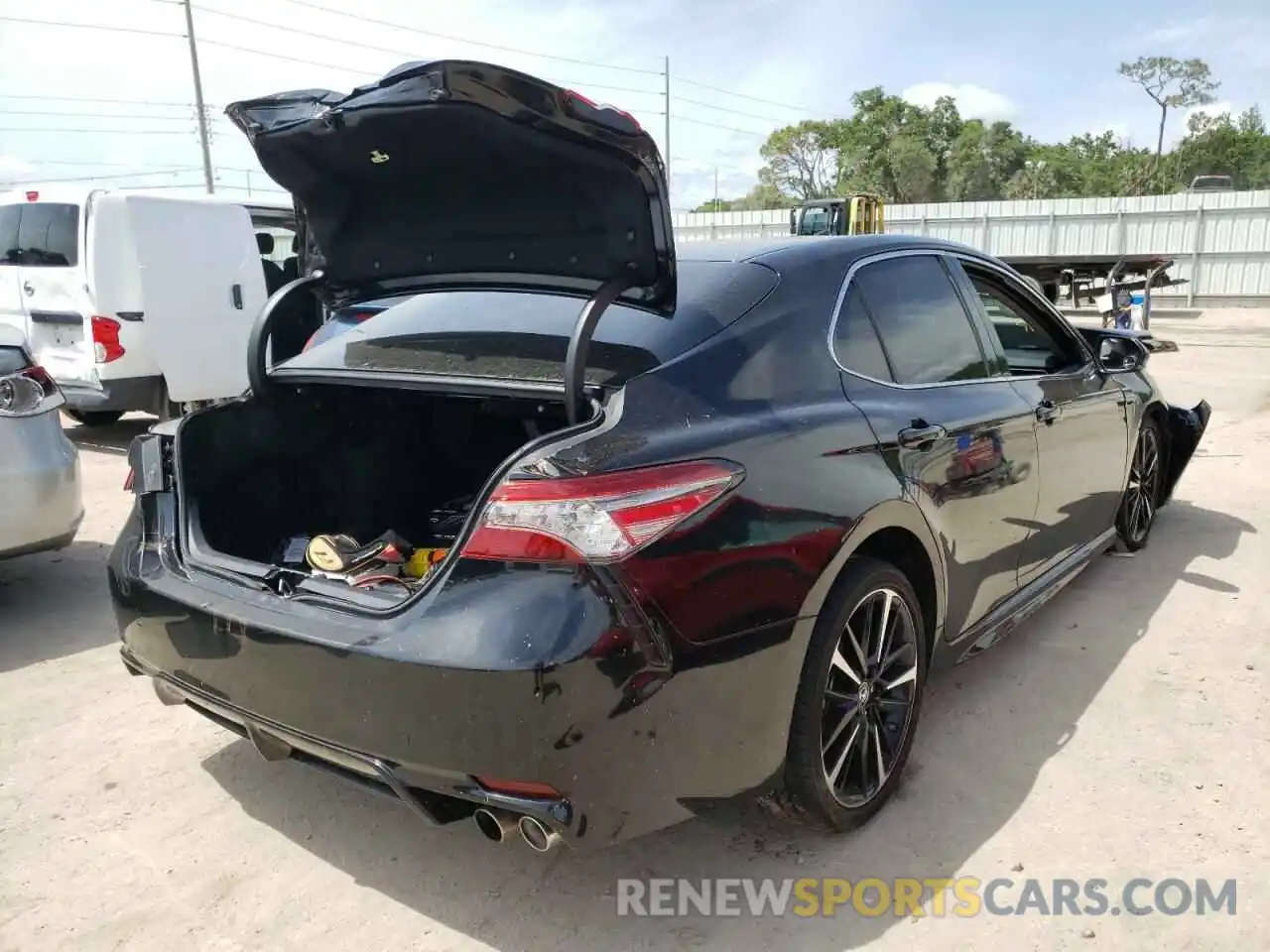 4 Photograph of a damaged car 4T1B61HK4KU784595 TOYOTA CAMRY 2019