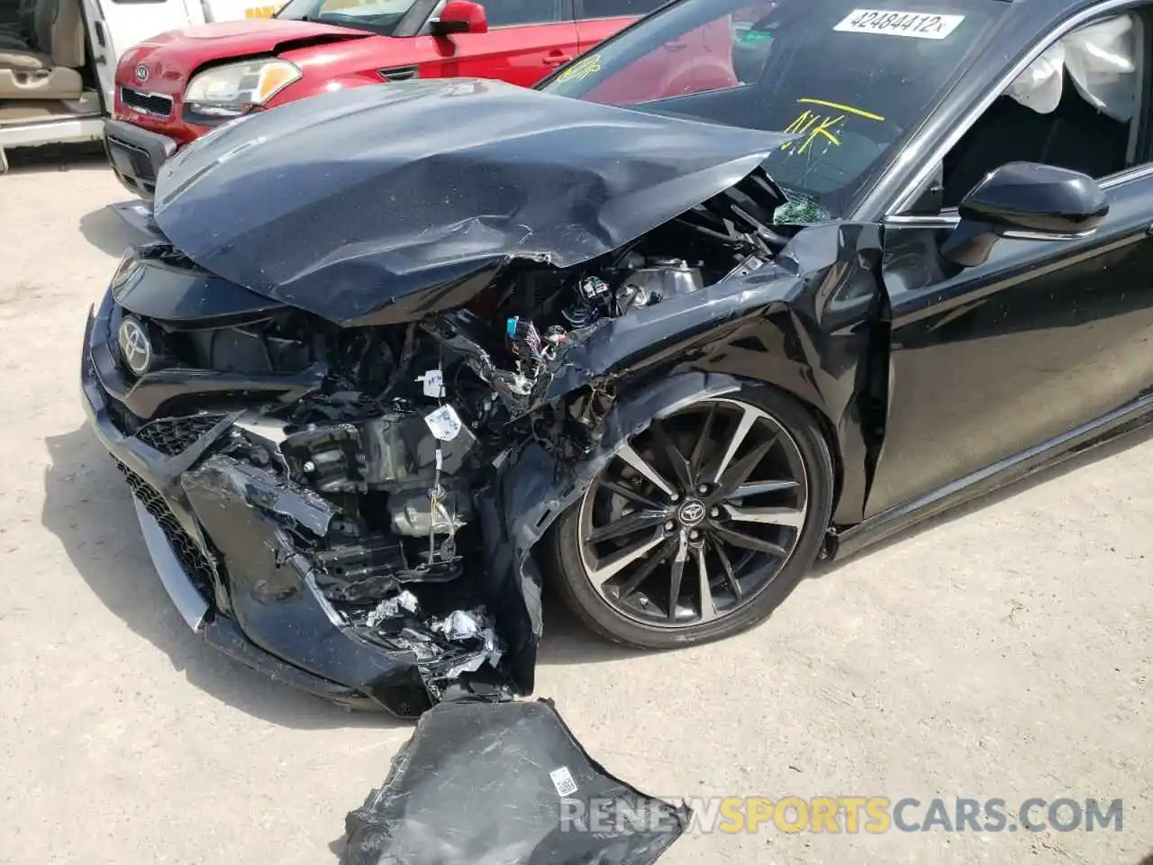 9 Photograph of a damaged car 4T1B61HK4KU784595 TOYOTA CAMRY 2019