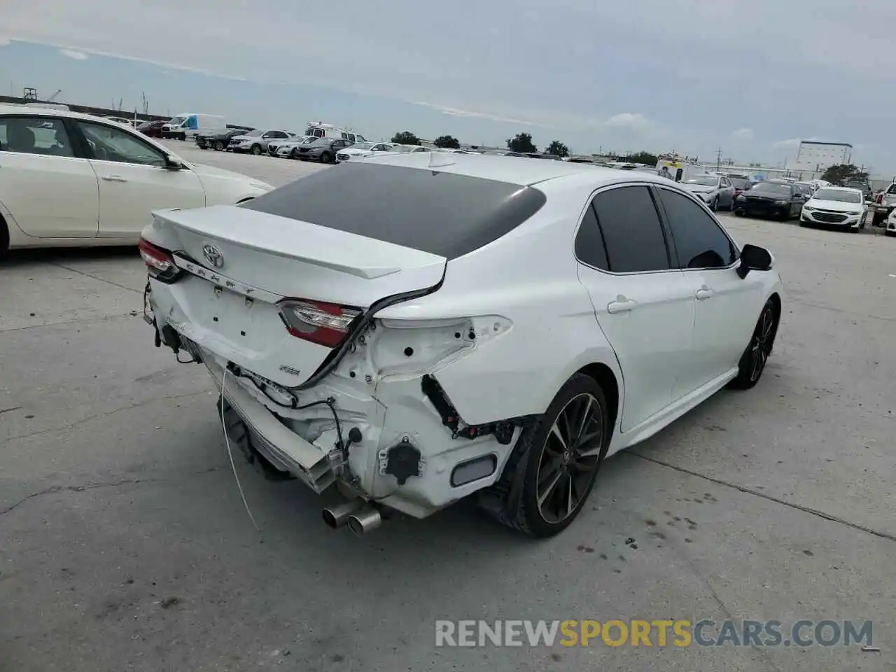 4 Photograph of a damaged car 4T1B61HK4KU787612 TOYOTA CAMRY 2019