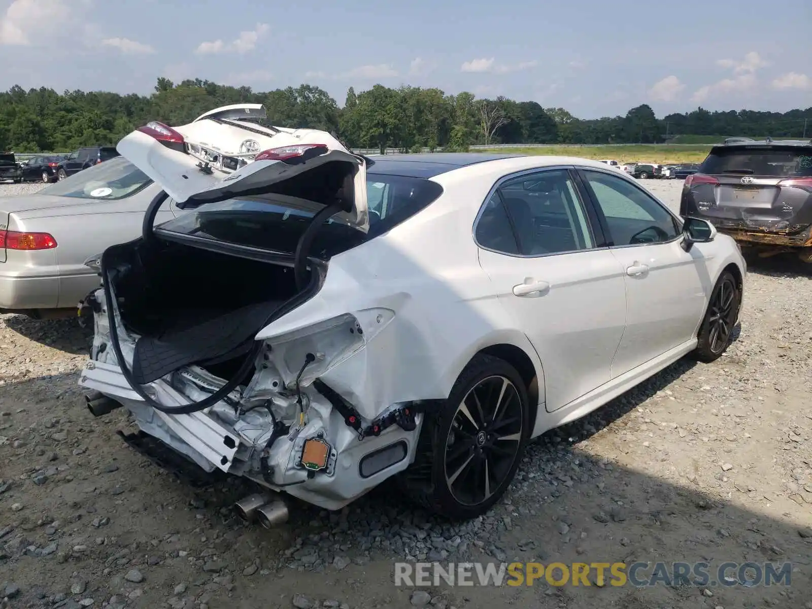 4 Photograph of a damaged car 4T1B61HK4KU796388 TOYOTA CAMRY 2019