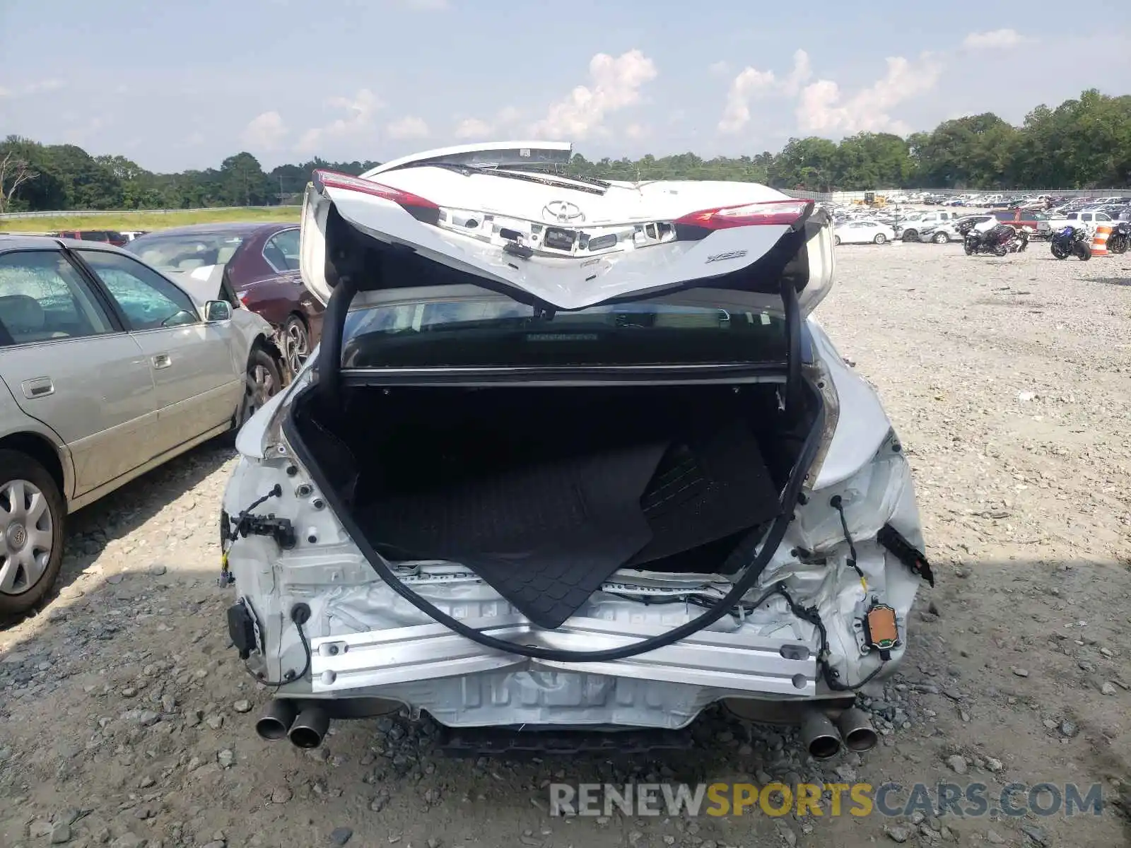 9 Photograph of a damaged car 4T1B61HK4KU796388 TOYOTA CAMRY 2019