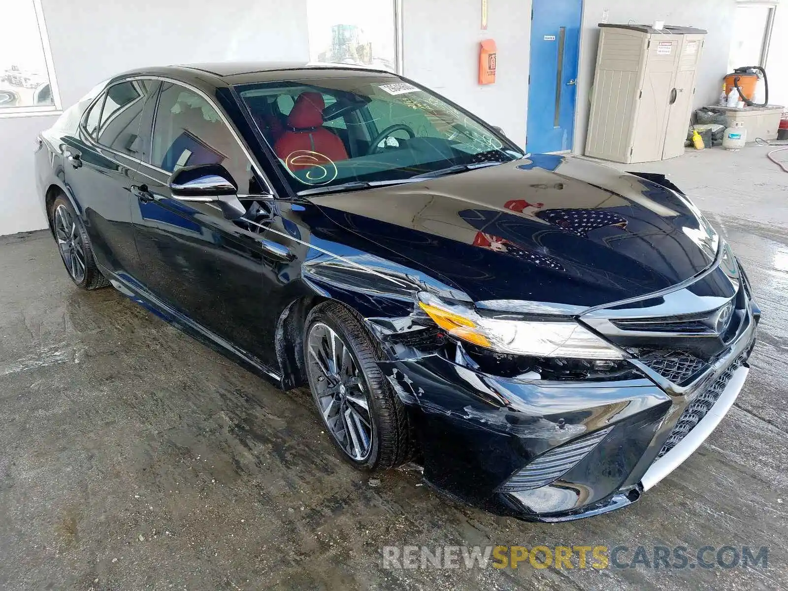 1 Photograph of a damaged car 4T1B61HK4KU800195 TOYOTA CAMRY 2019