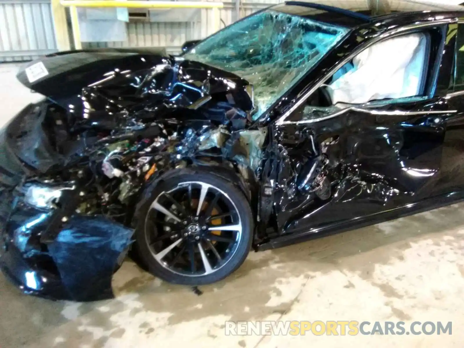 10 Photograph of a damaged car 4T1B61HK4KU800861 TOYOTA CAMRY 2019