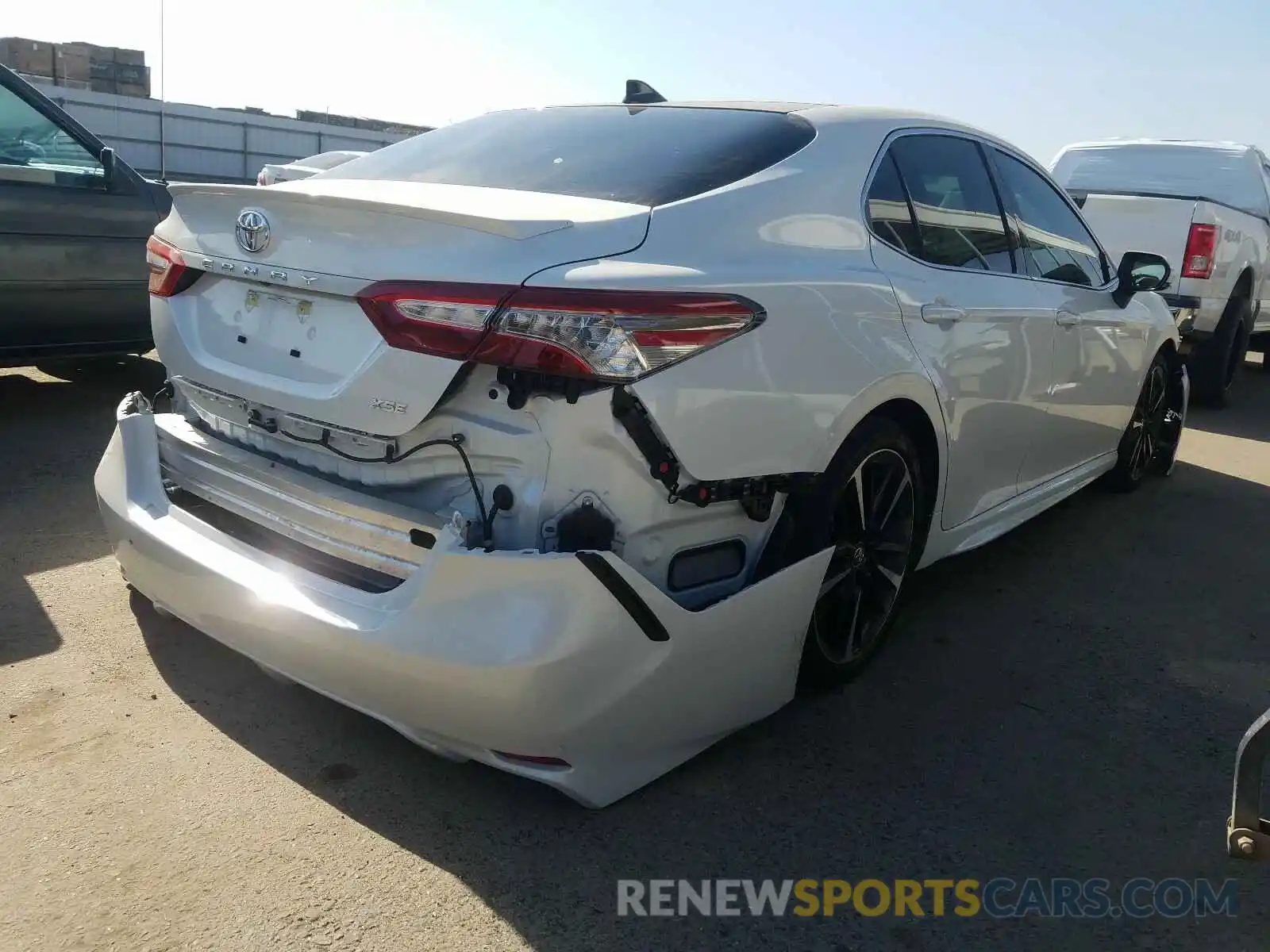 4 Photograph of a damaged car 4T1B61HK4KU809544 TOYOTA CAMRY 2019