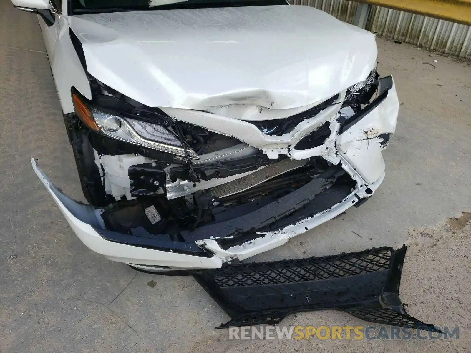 9 Photograph of a damaged car 4T1B61HK4KU814968 TOYOTA CAMRY 2019