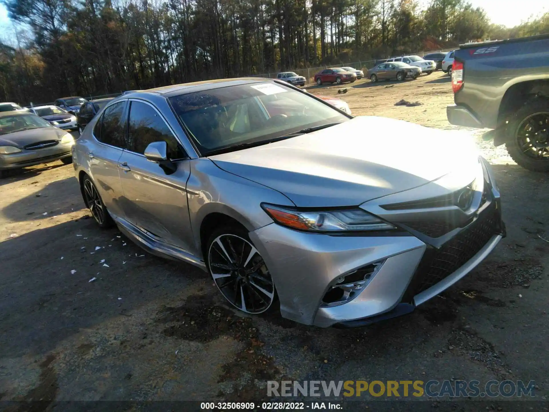 1 Photograph of a damaged car 4T1B61HK4KU818258 TOYOTA CAMRY 2019