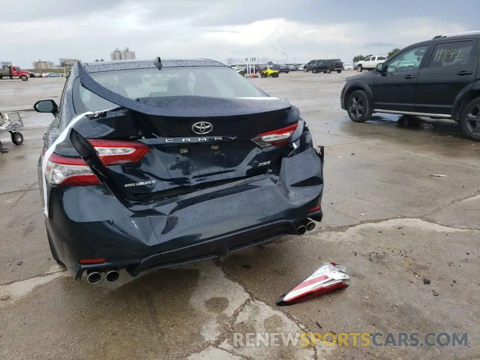 9 Photograph of a damaged car 4T1B61HK4KU818776 TOYOTA CAMRY 2019