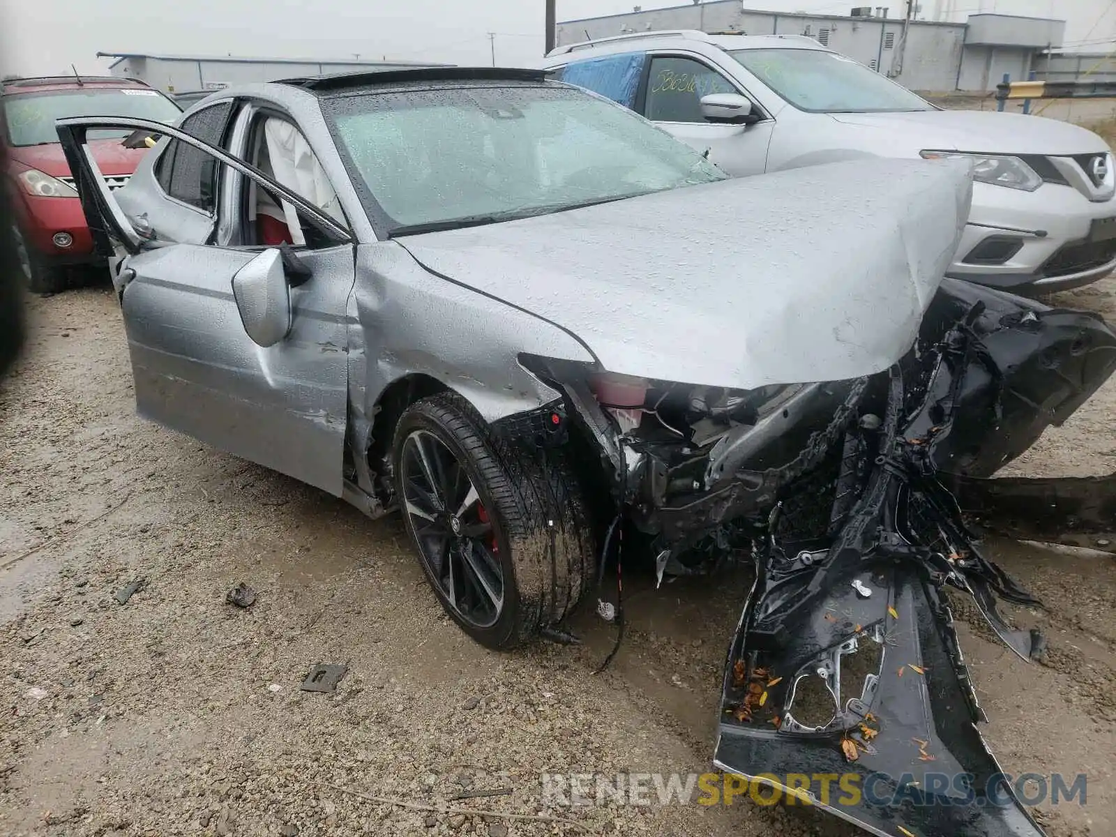 1 Photograph of a damaged car 4T1B61HK4KU821404 TOYOTA CAMRY 2019