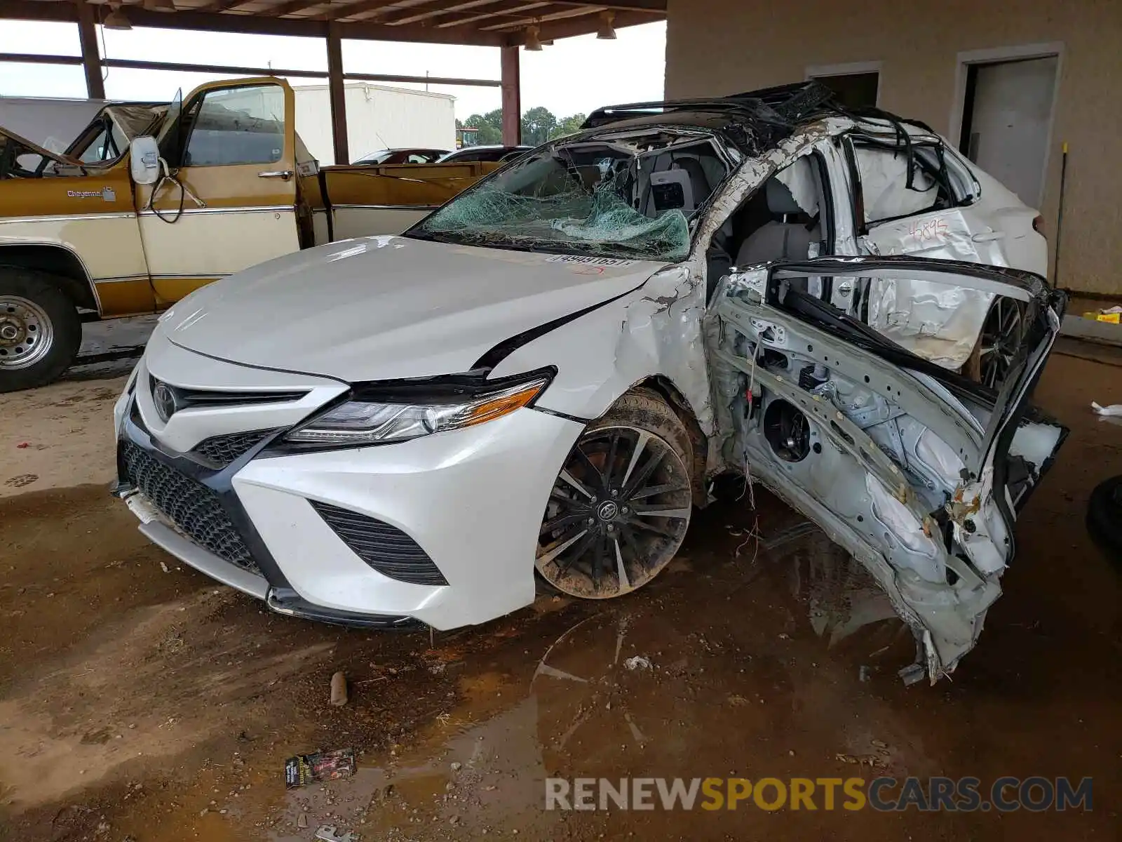 2 Photograph of a damaged car 4T1B61HK4KU825193 TOYOTA CAMRY 2019